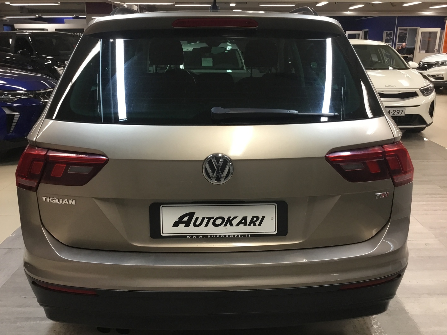 VOLKSWAGEN Tiguan 6