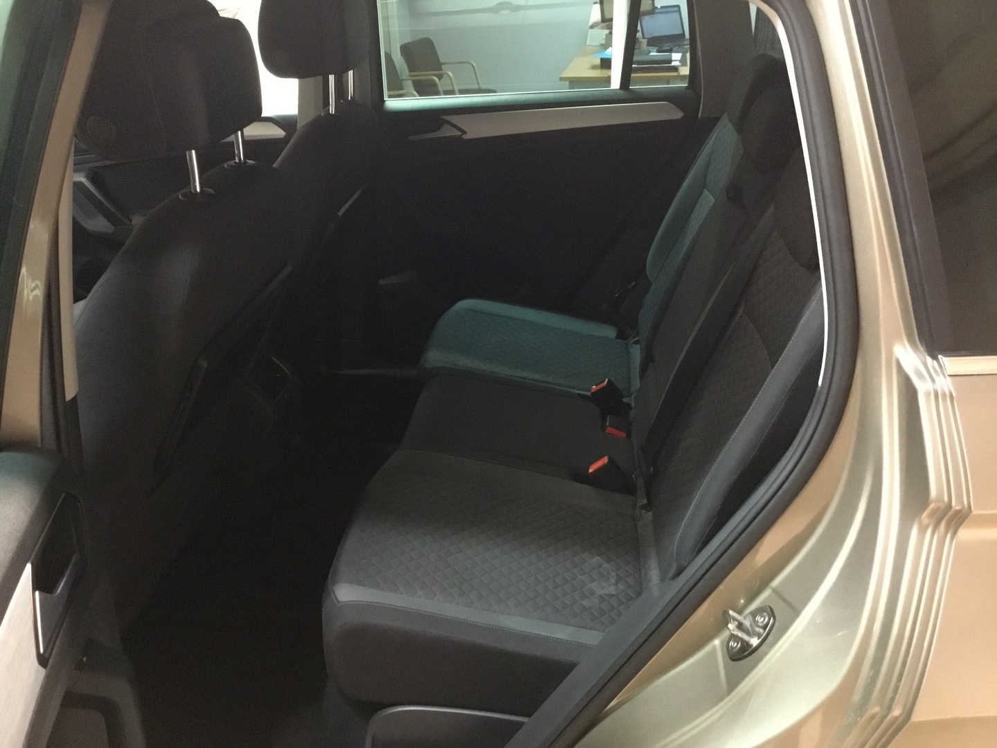 VOLKSWAGEN Tiguan 9