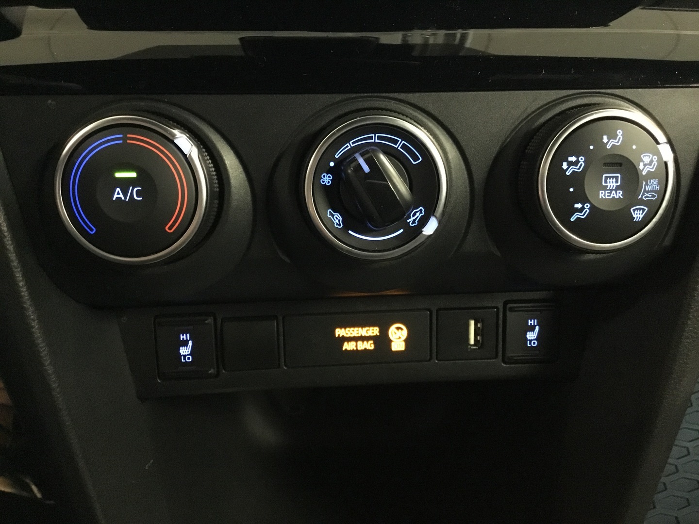 TOYOTA Yaris Cross 13