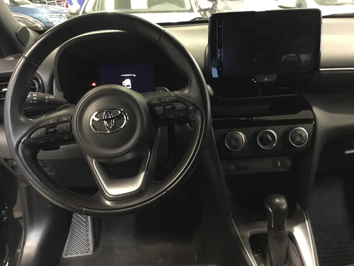 TOYOTA Yaris Cross 7