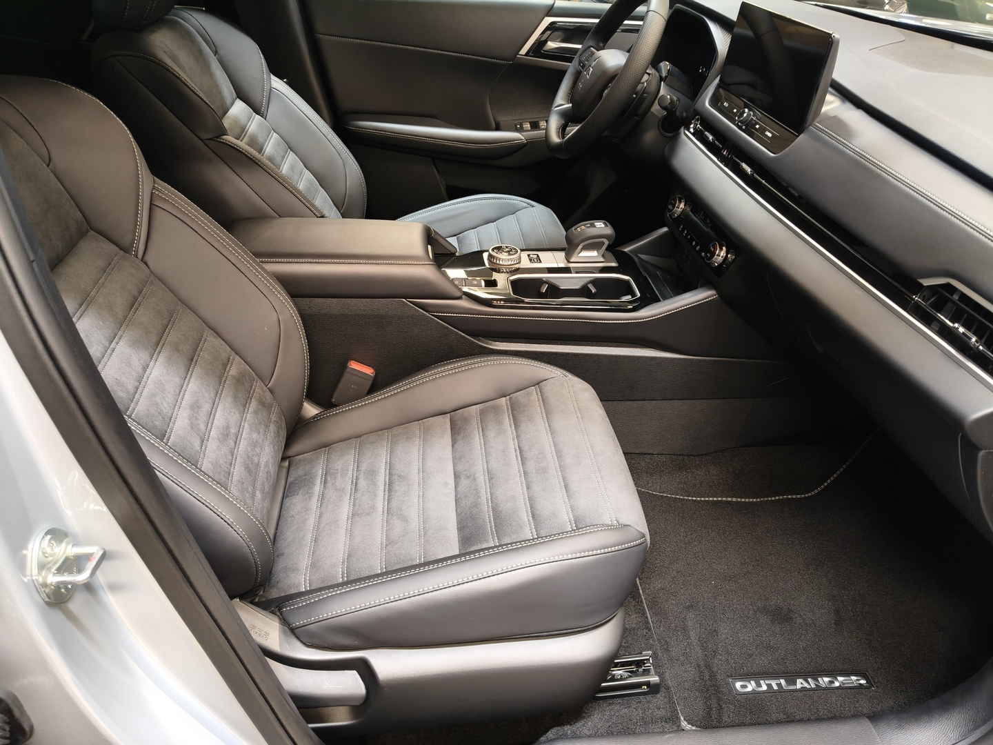 MITSUBISHI OUTLANDER 14