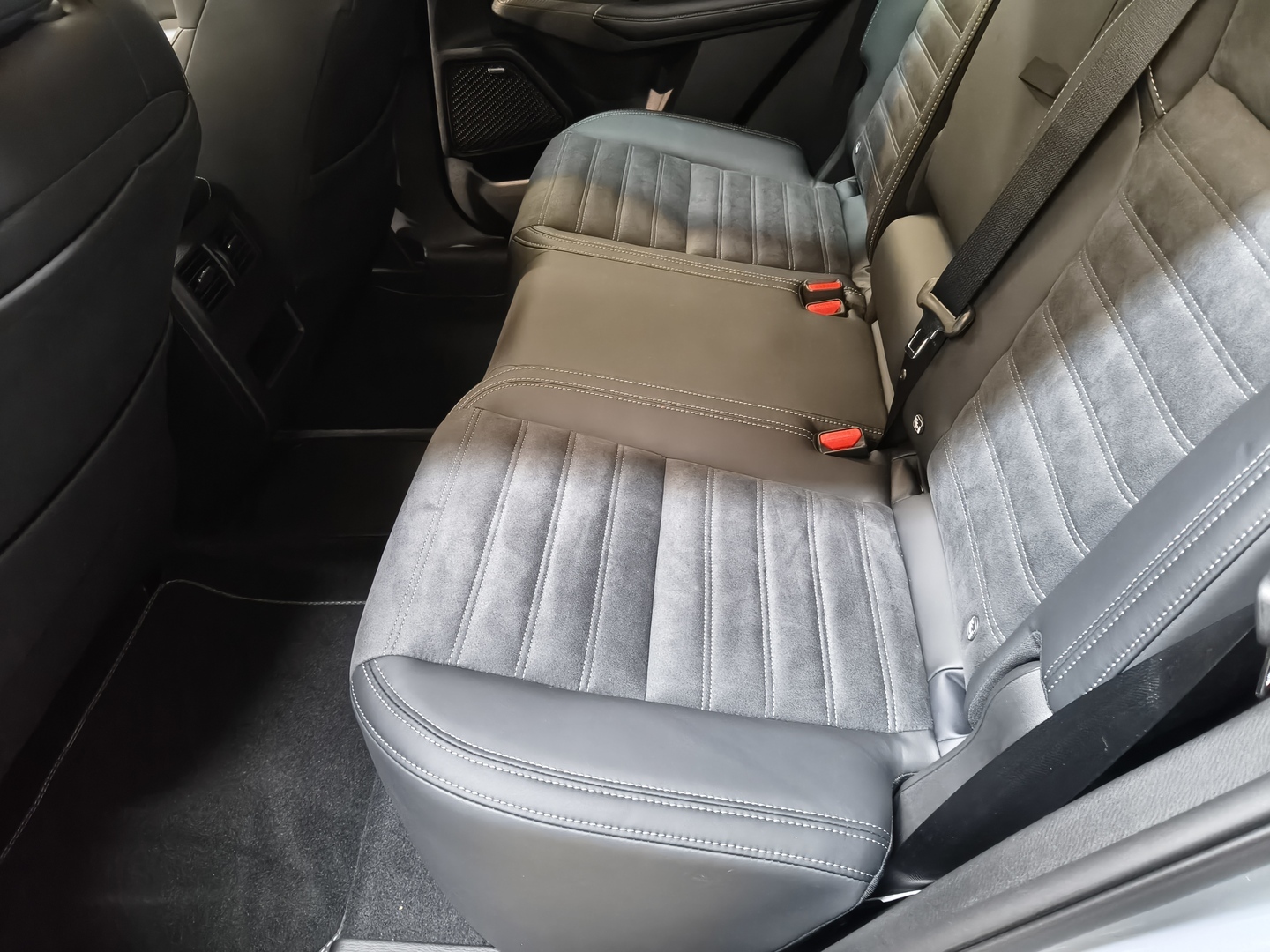 MITSUBISHI OUTLANDER 16