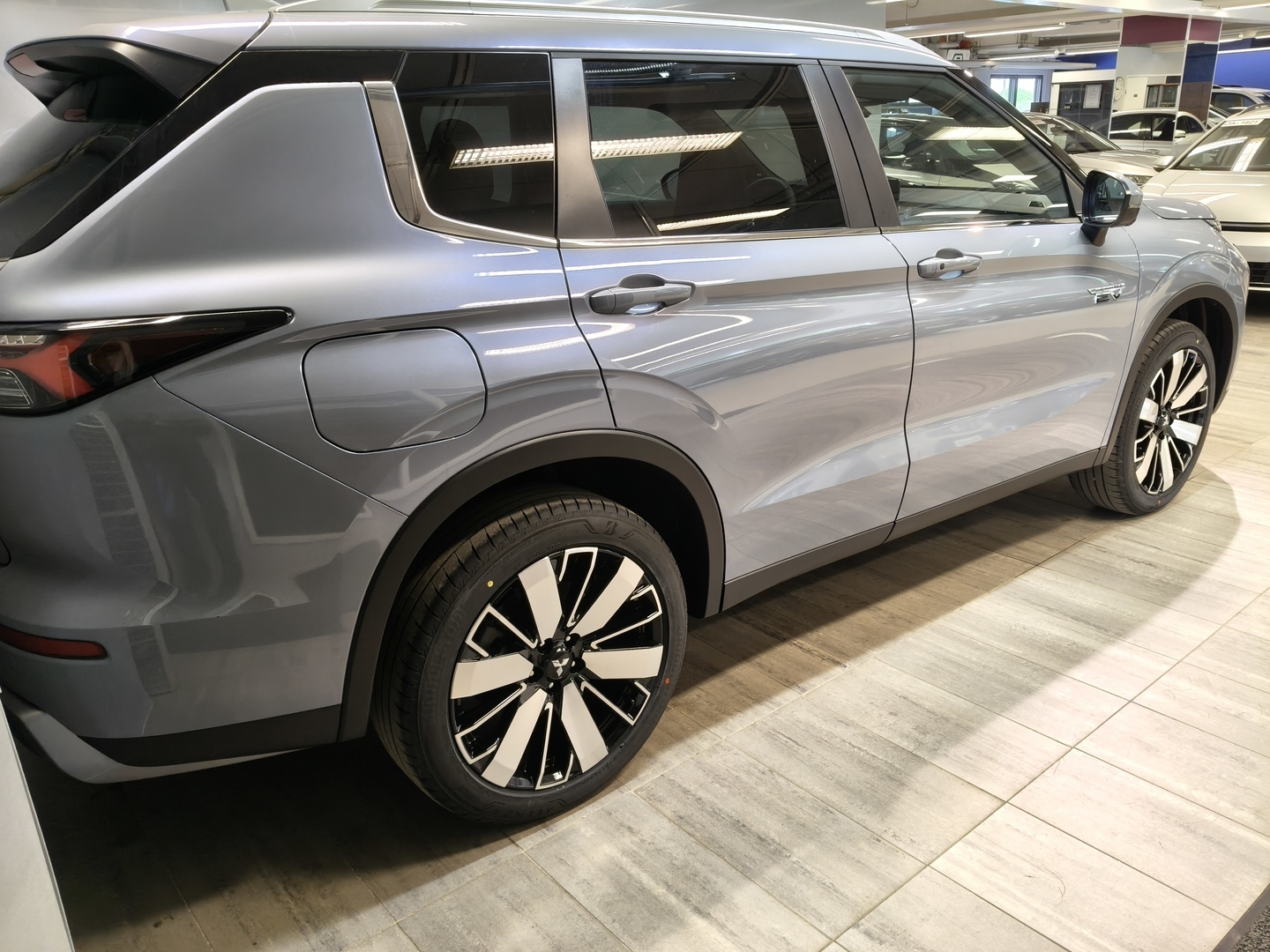 MITSUBISHI OUTLANDER 6