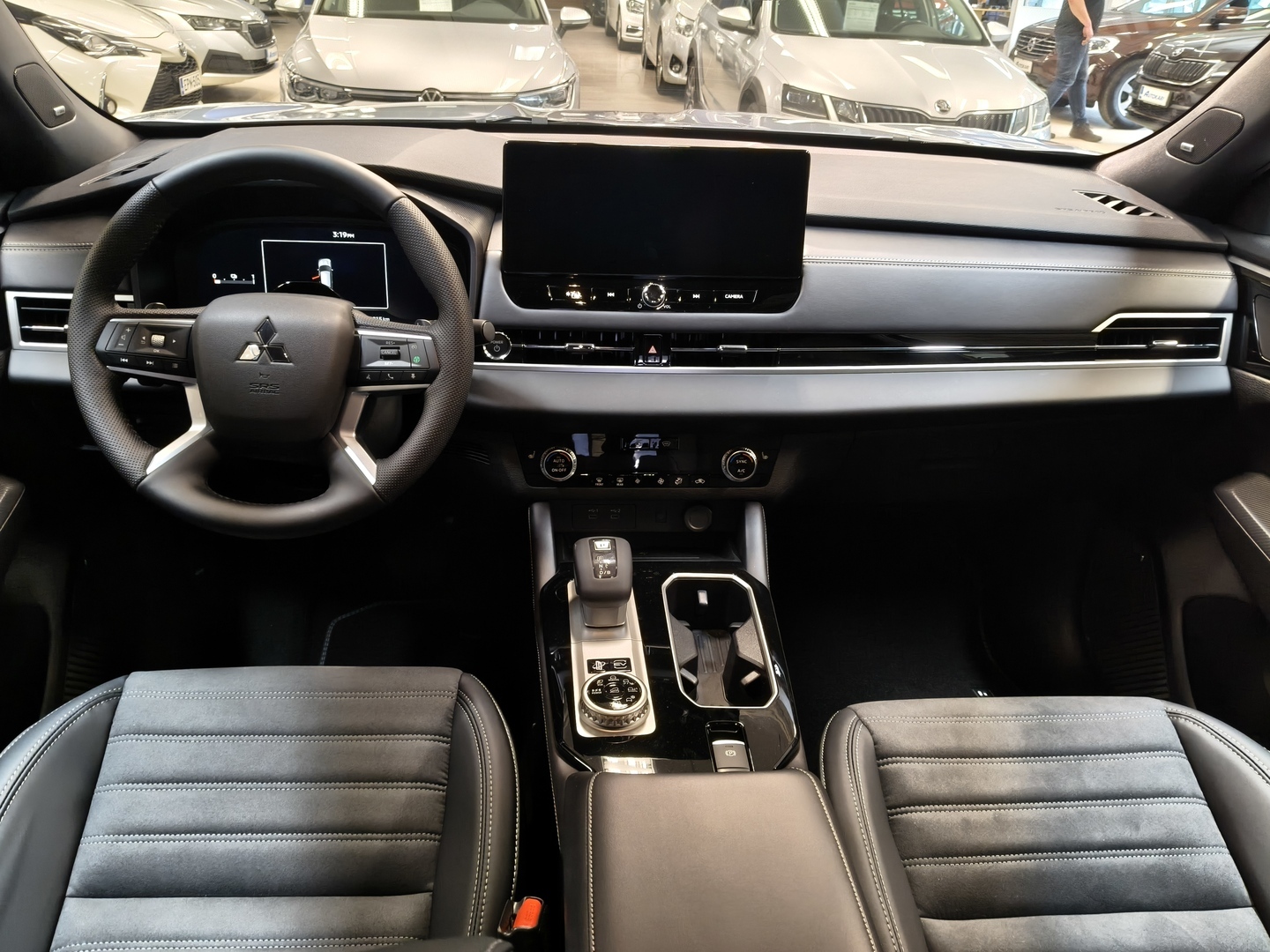 MITSUBISHI OUTLANDER 9