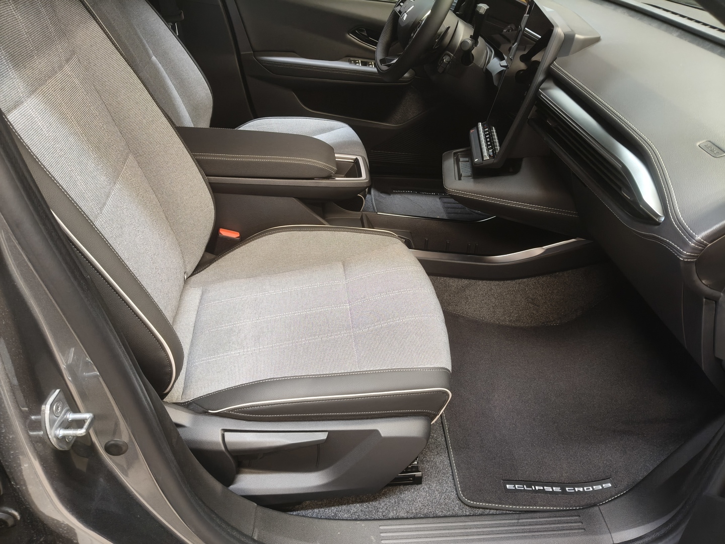 MITSUBISHI Eclipse Cross 14