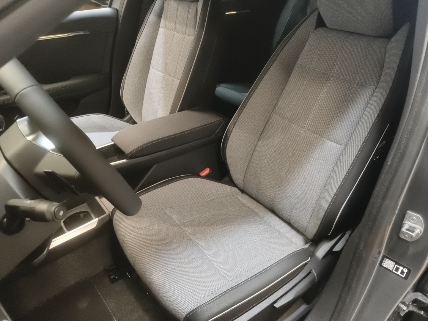 MITSUBISHI Eclipse Cross 7