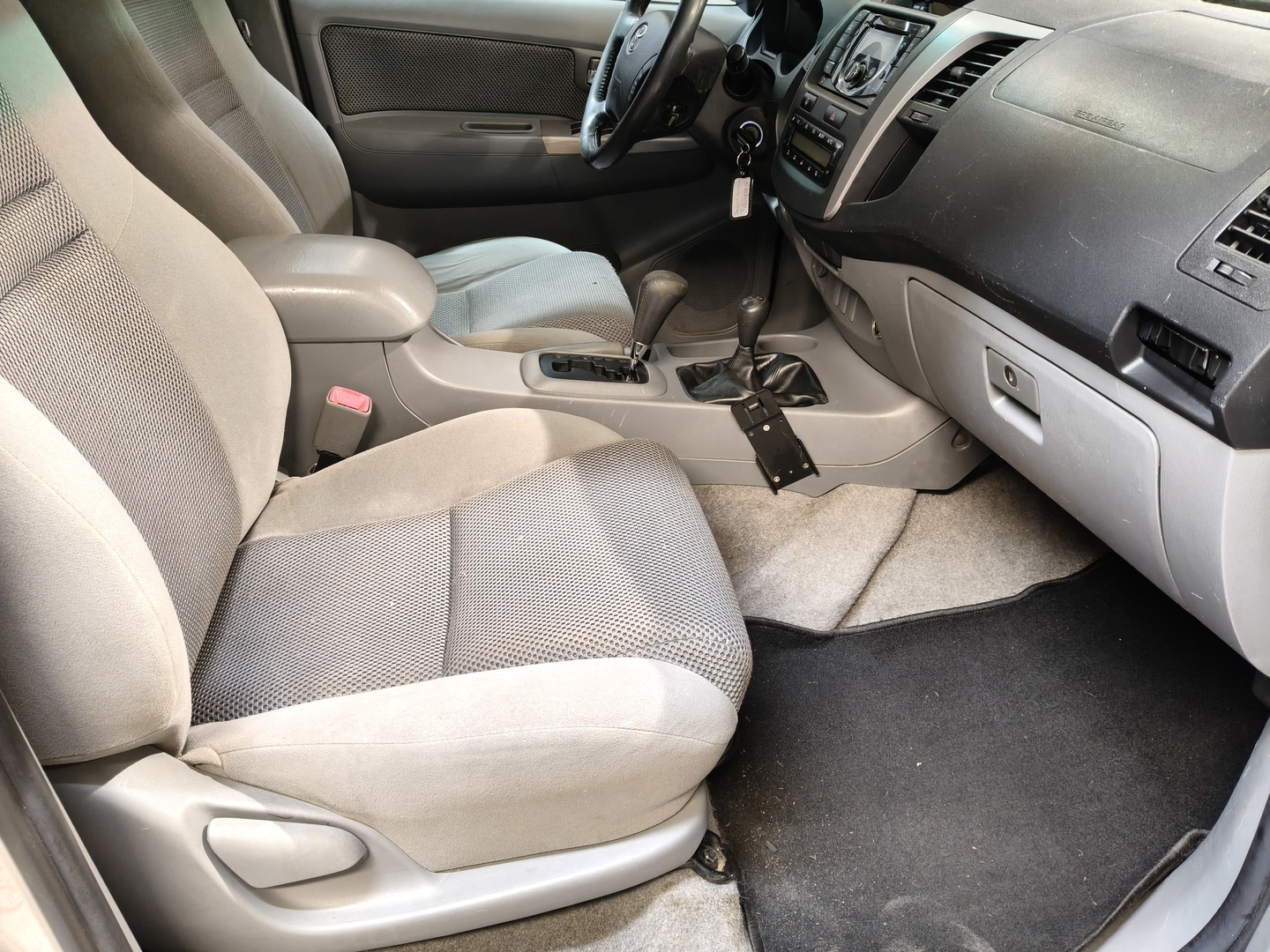 TOYOTA Hilux 11