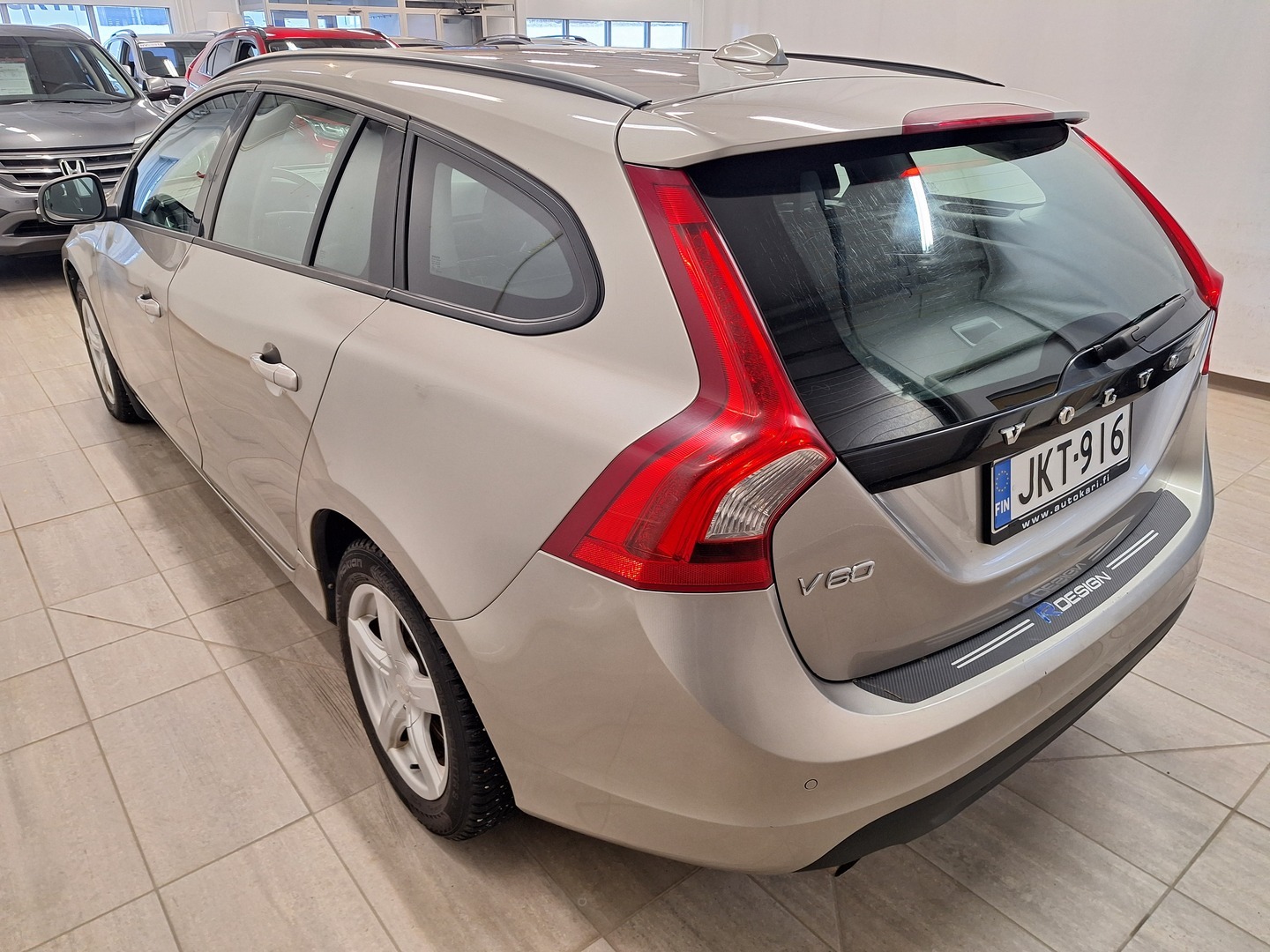 VOLVO V60 3