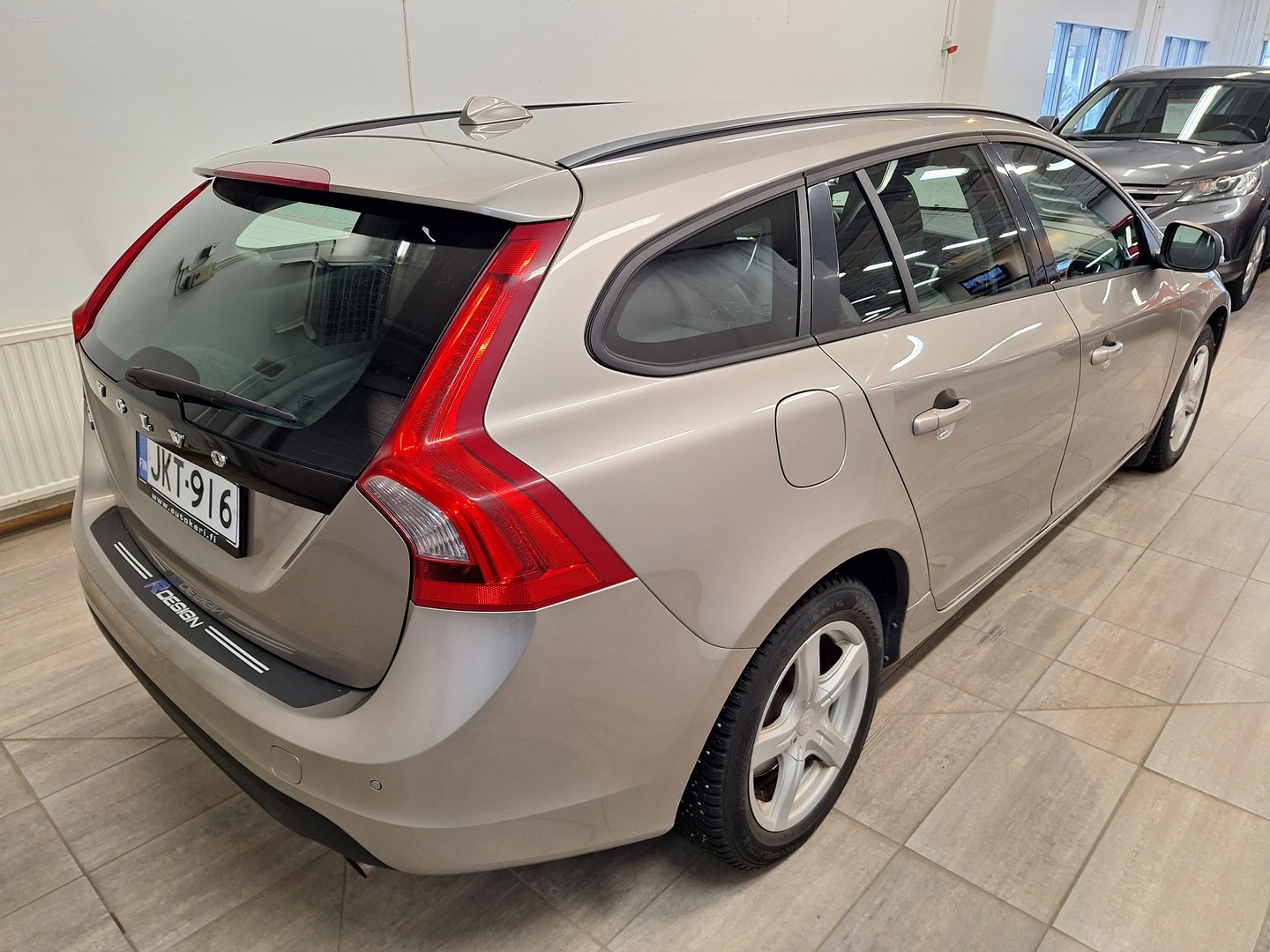 VOLVO V60 4