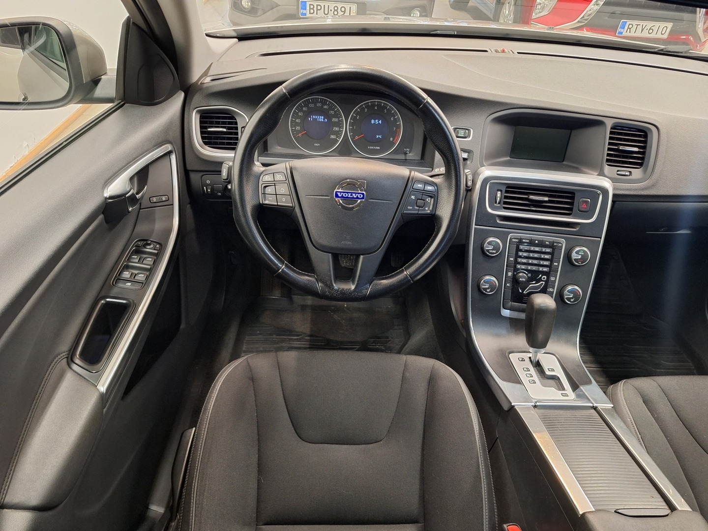 VOLVO V60 5