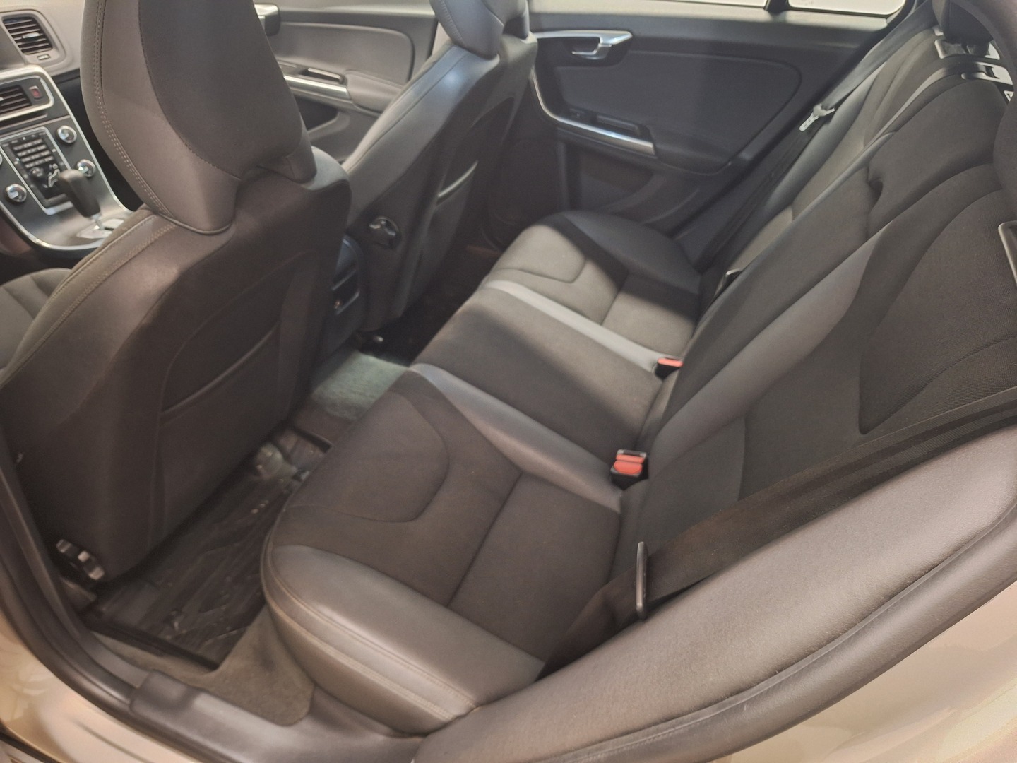 VOLVO V60 7