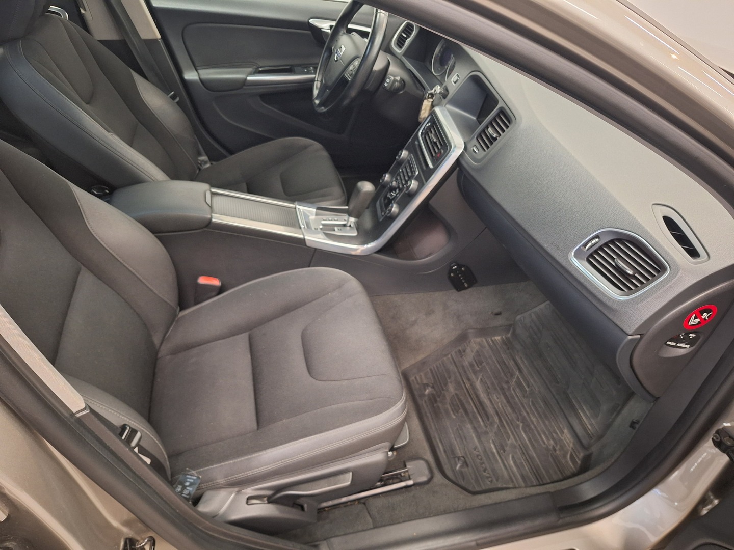 VOLVO V60 8