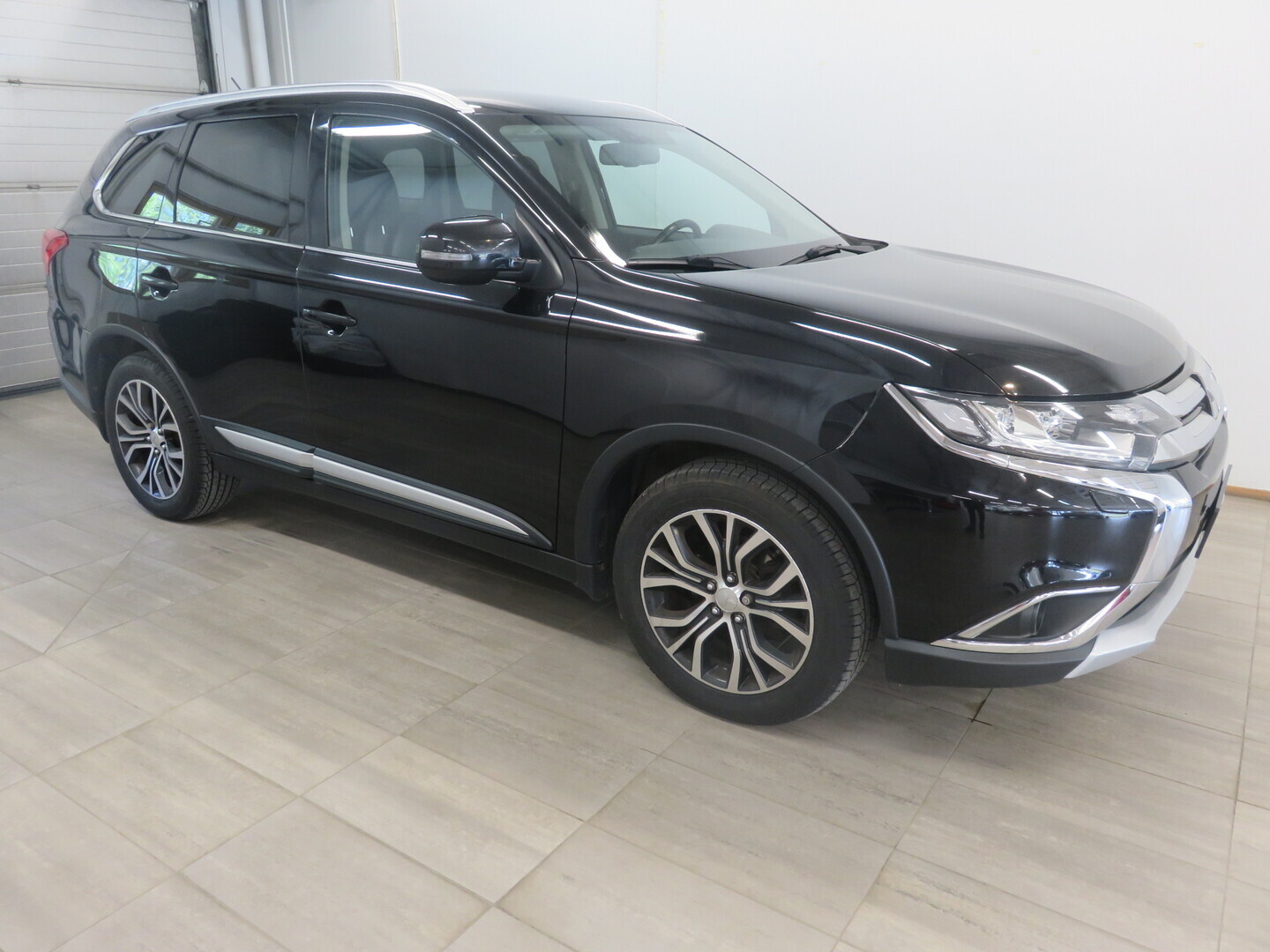MITSUBISHI Outlander 1