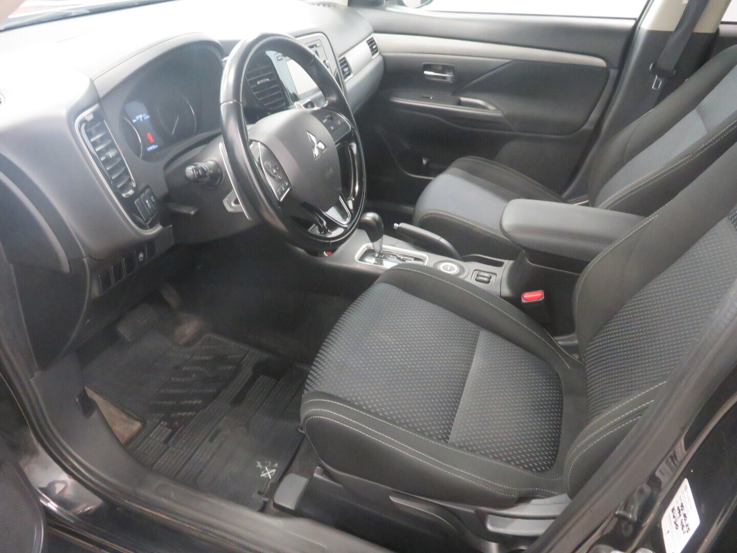 MITSUBISHI Outlander 4