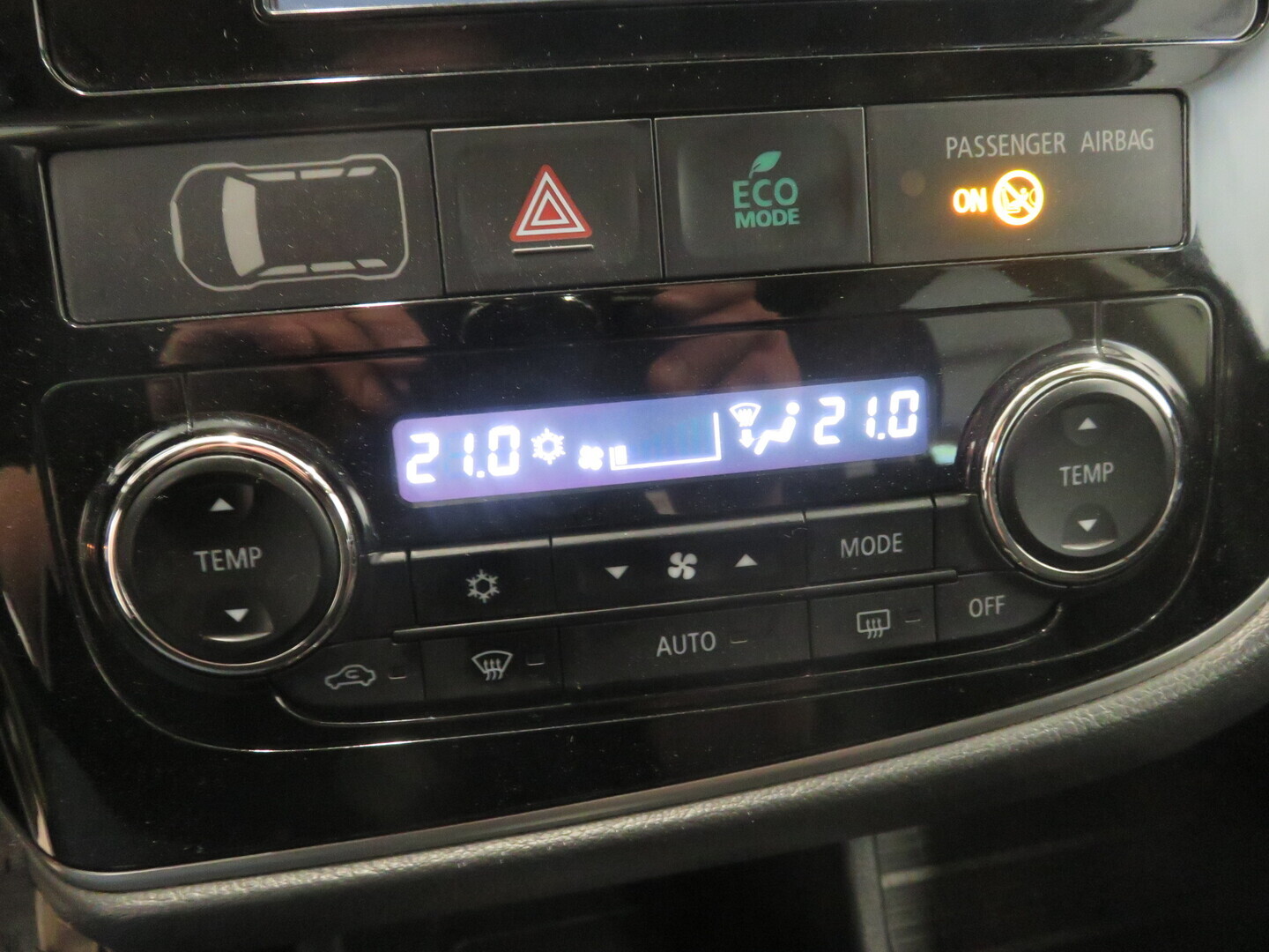 MITSUBISHI Outlander 9