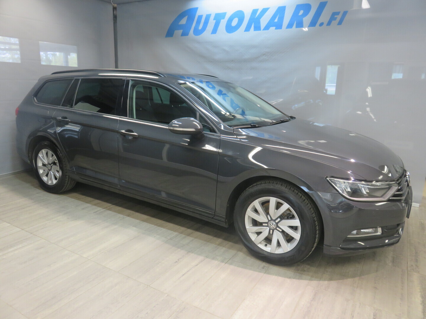 VOLKSWAGEN Passat 1