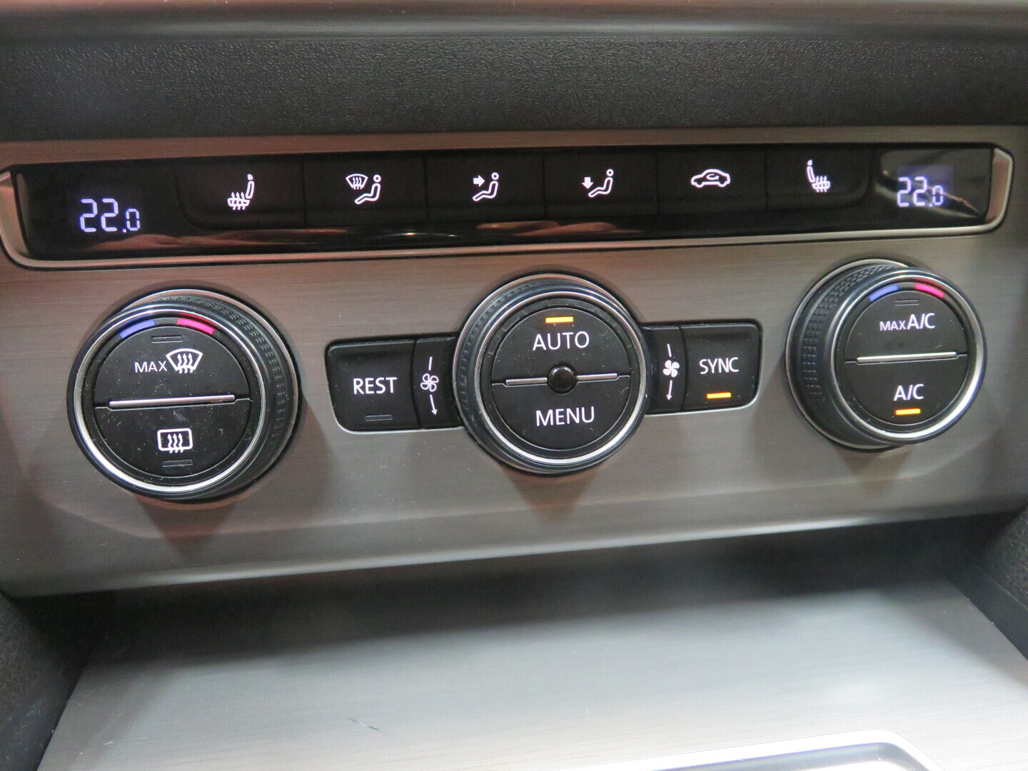 VOLKSWAGEN Passat 10