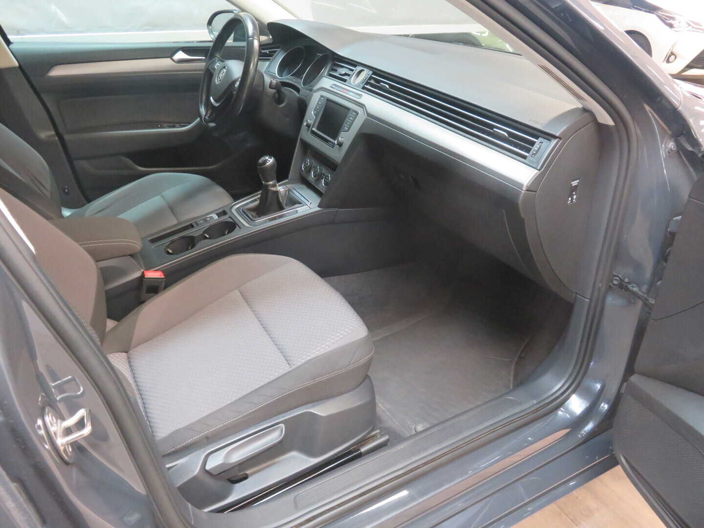 VOLKSWAGEN Passat 11