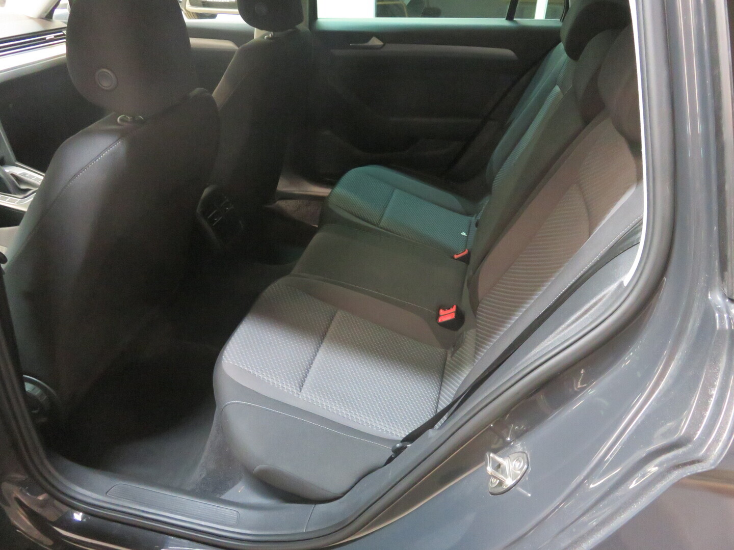 VOLKSWAGEN Passat 12