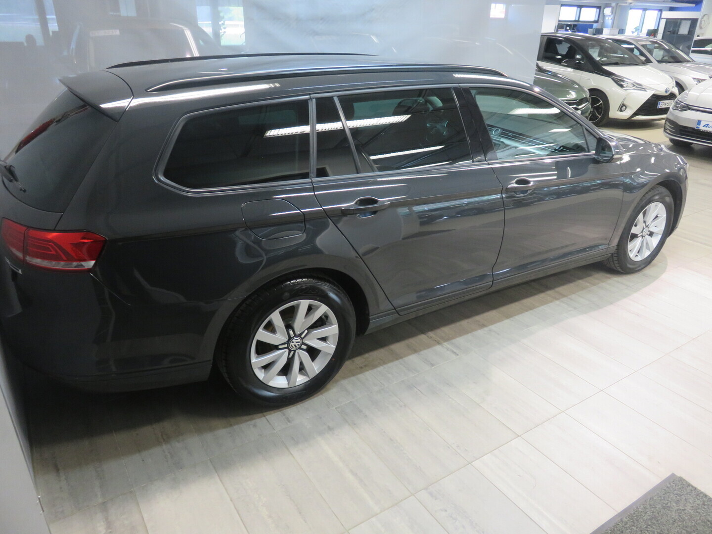 VOLKSWAGEN Passat 16