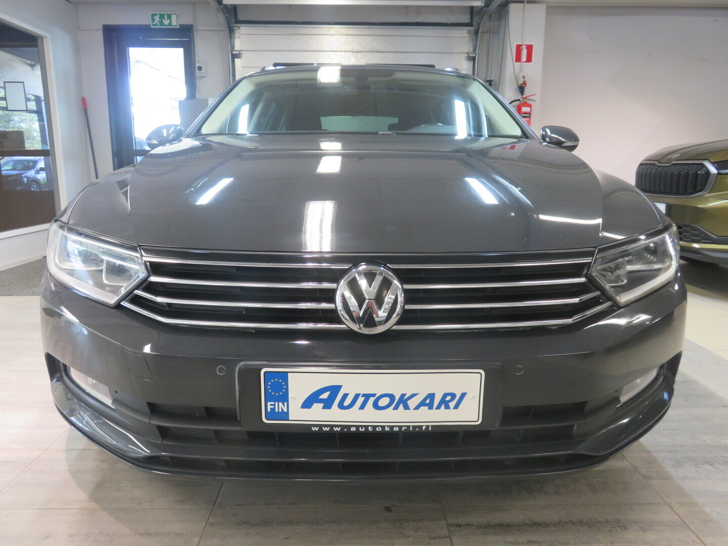 VOLKSWAGEN Passat 2