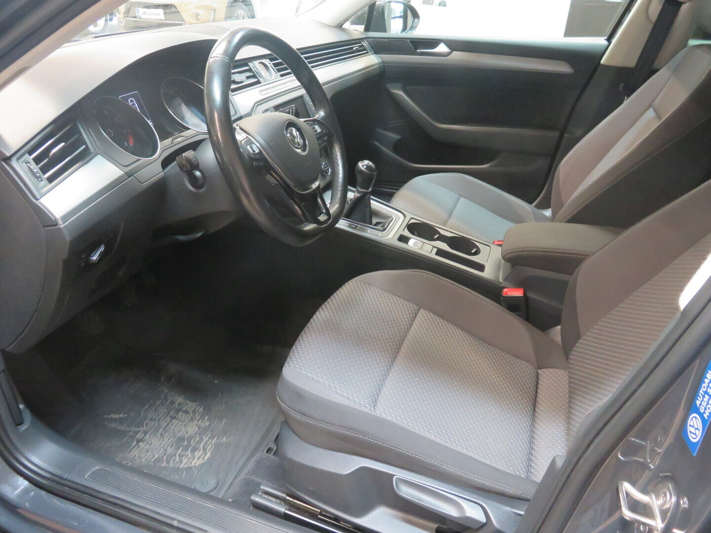 VOLKSWAGEN Passat 4