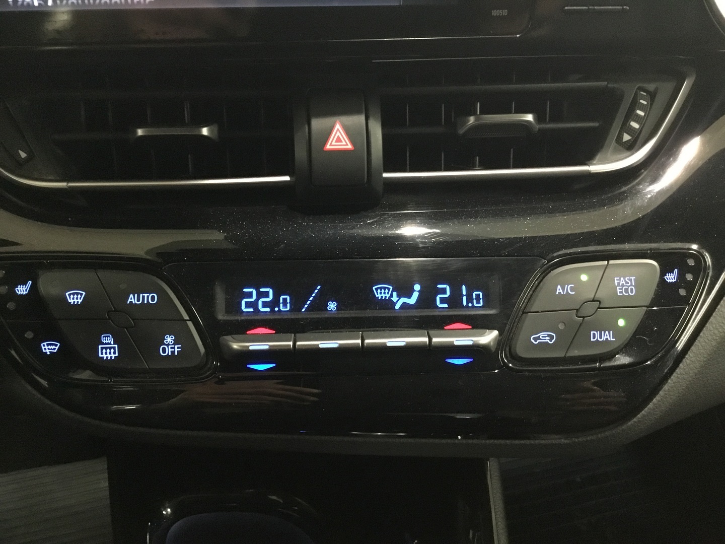 TOYOTA C-HR 13