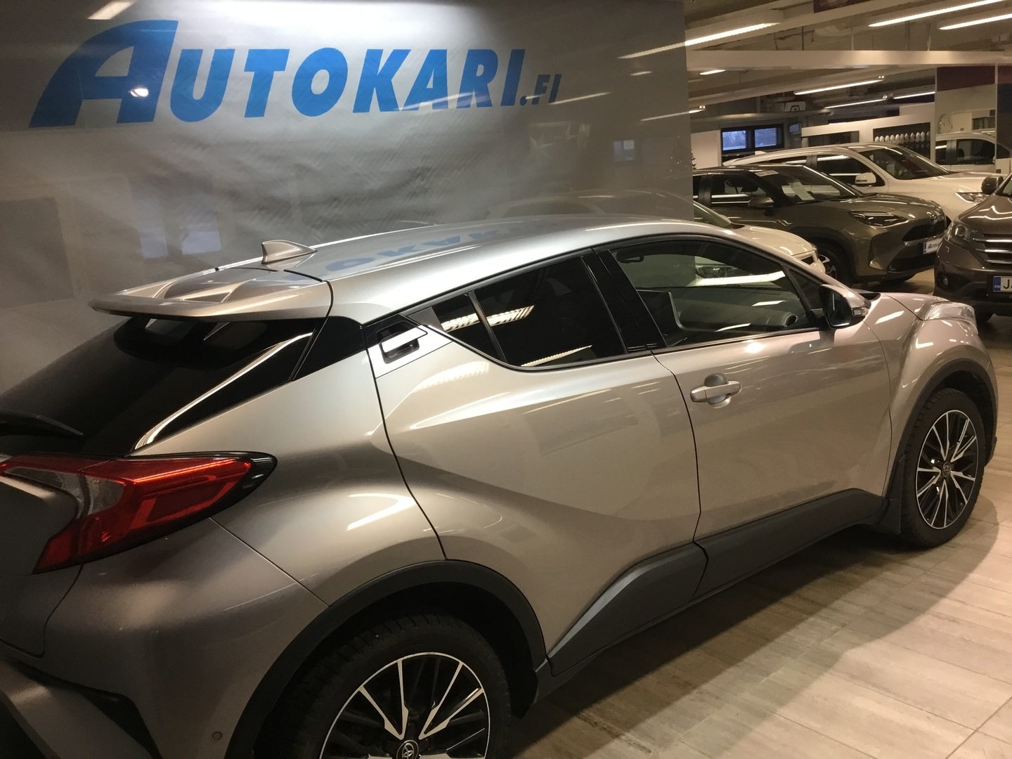 TOYOTA C-HR 2