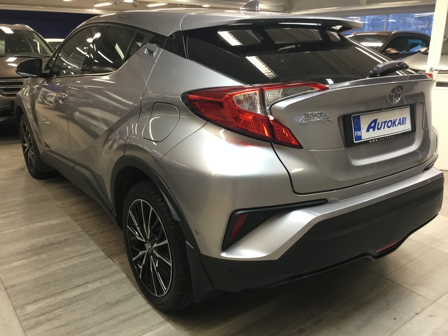 TOYOTA C-HR 4