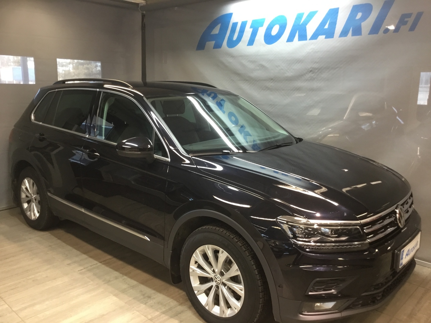 VOLKSWAGEN Tiguan 1