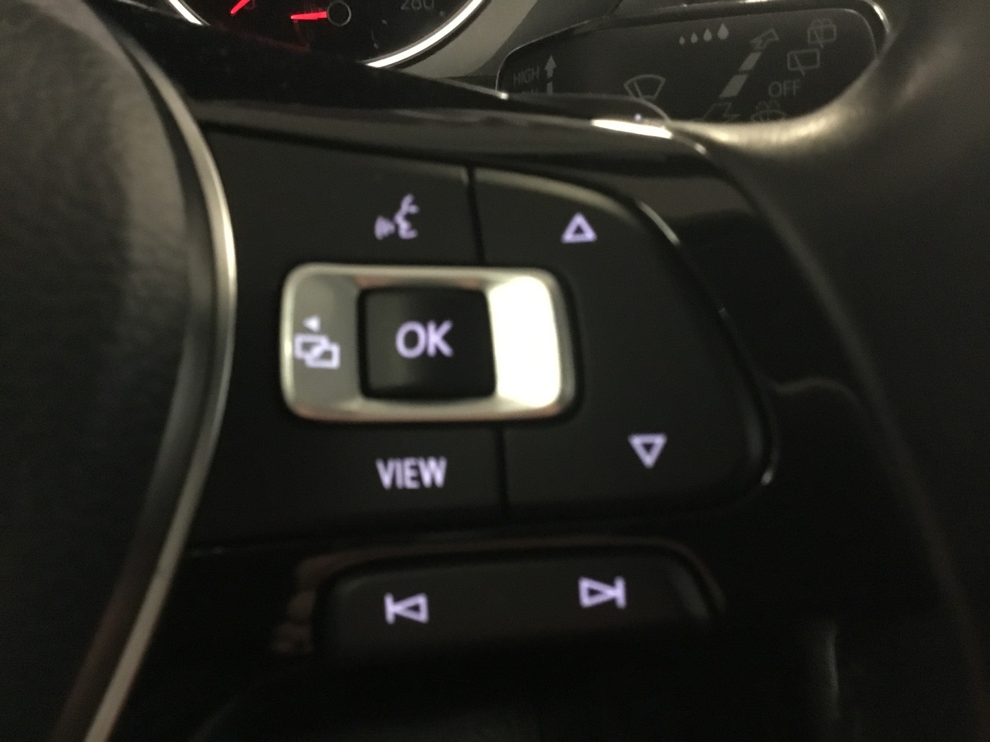 VOLKSWAGEN Tiguan 14