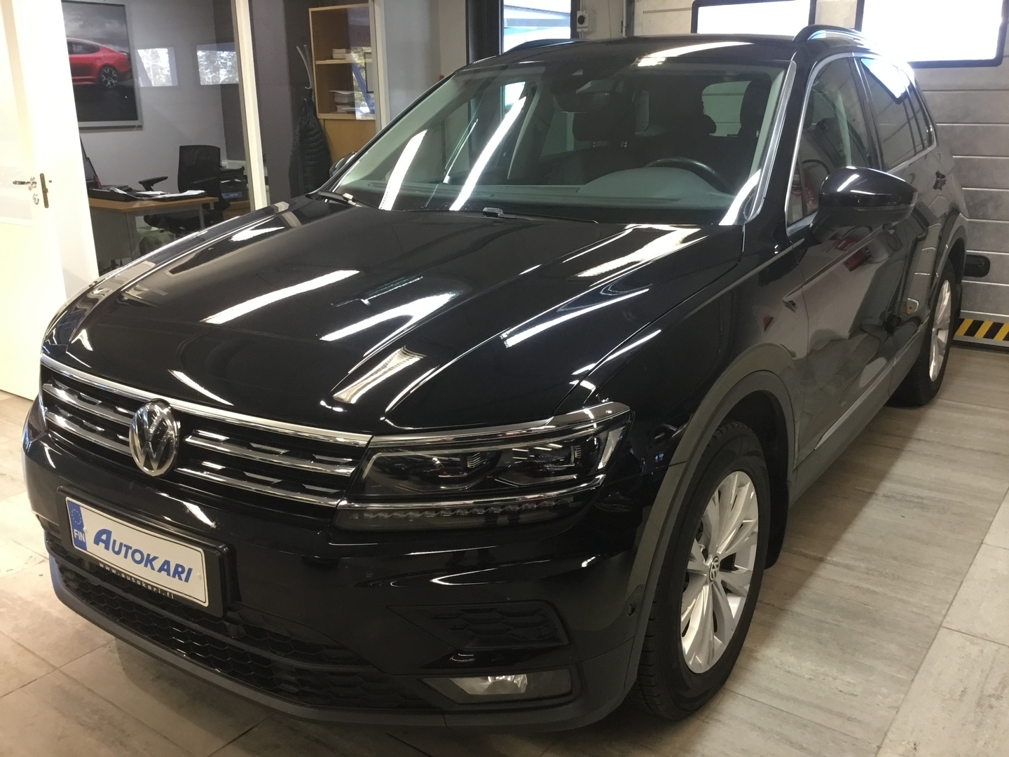 VOLKSWAGEN Tiguan 4
