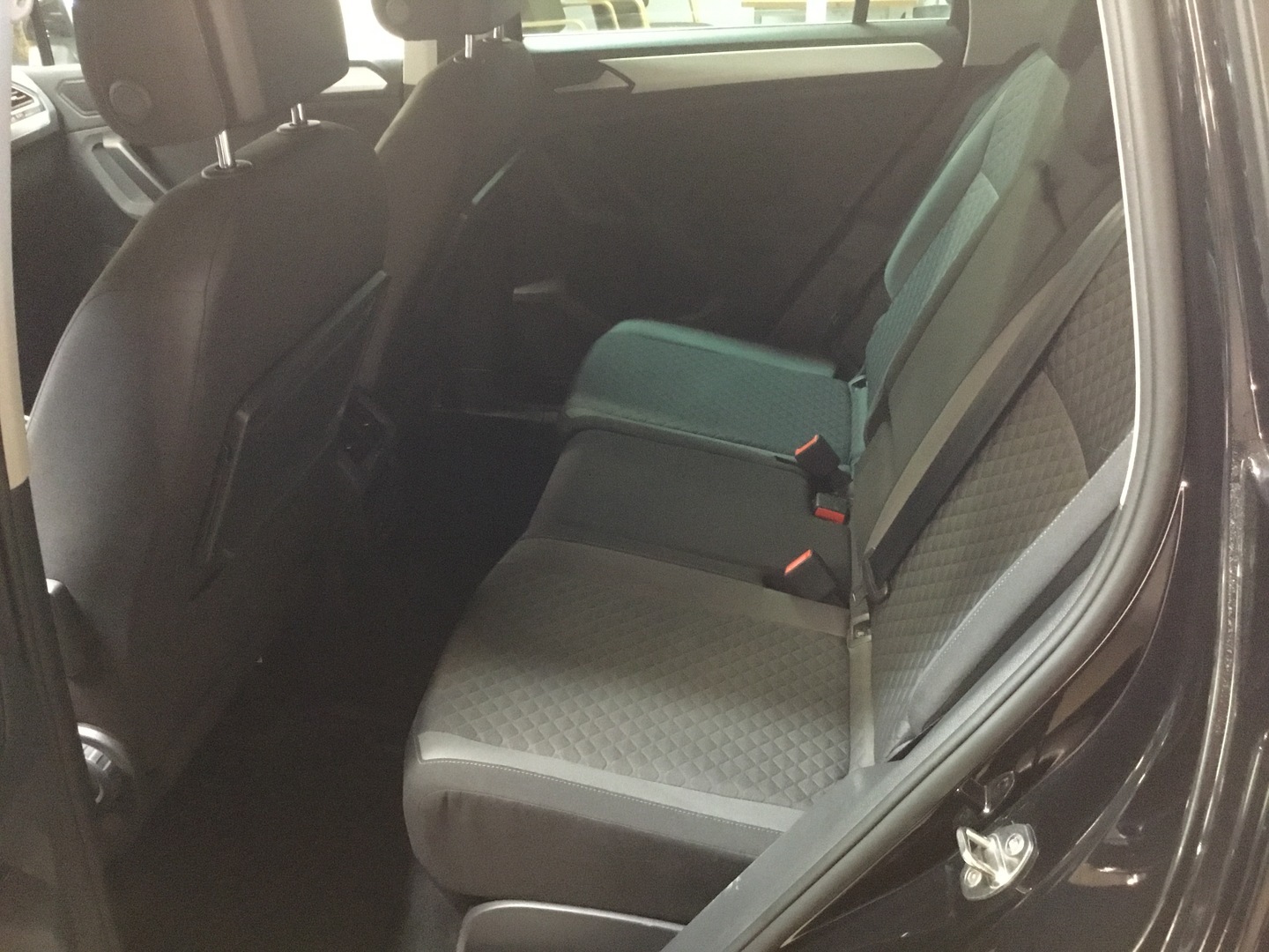 VOLKSWAGEN Tiguan 9