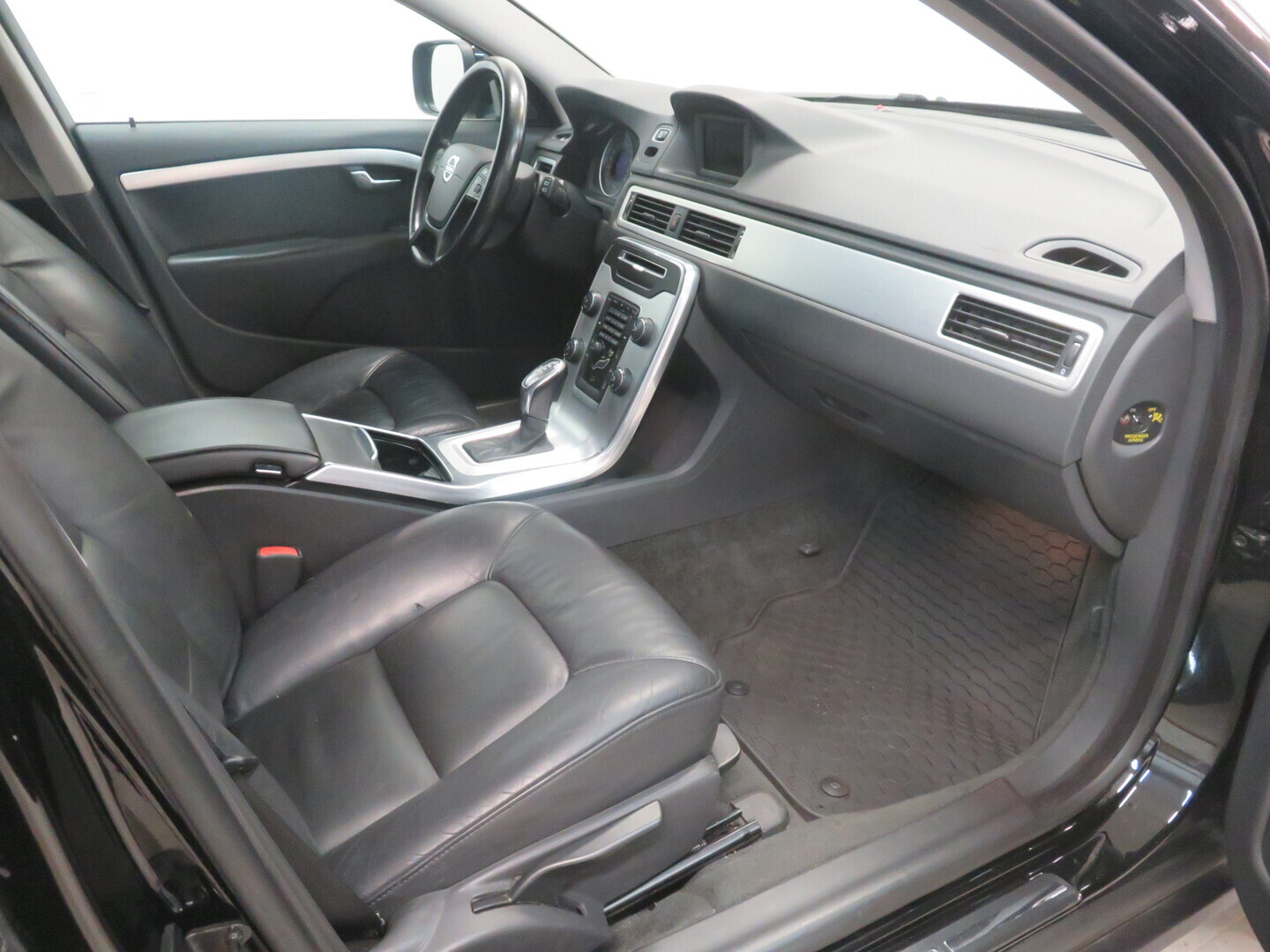 VOLVO XC70 11