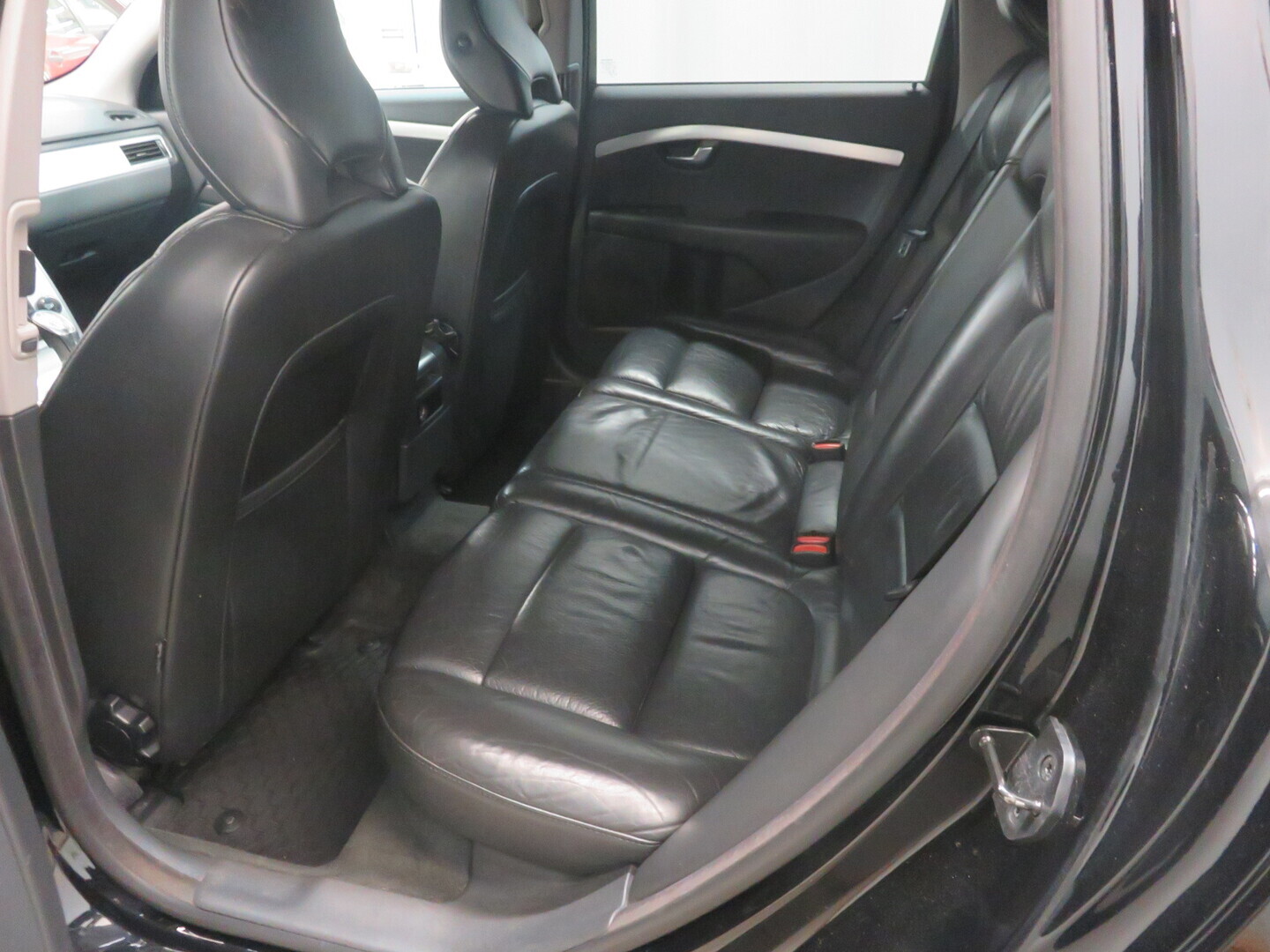 VOLVO XC70 12