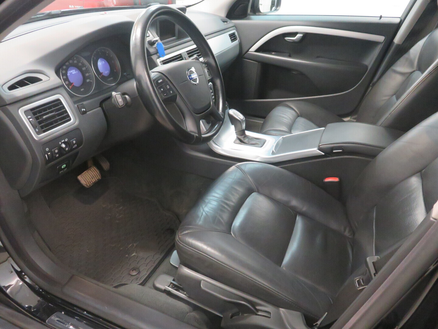 VOLVO XC70 4