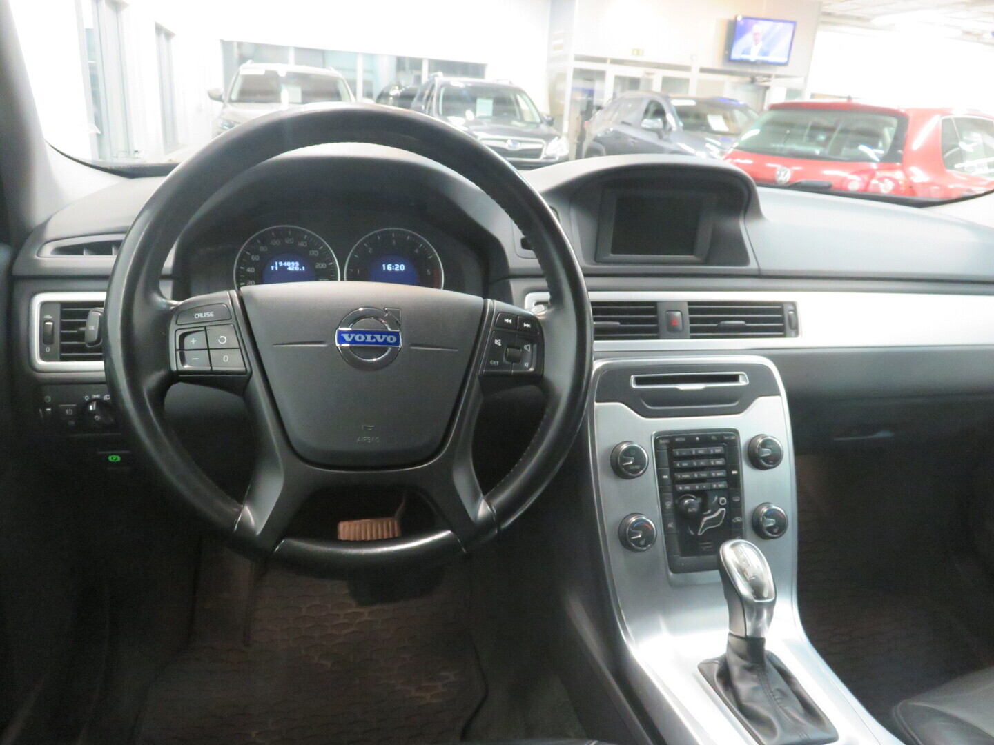 VOLVO XC70 5