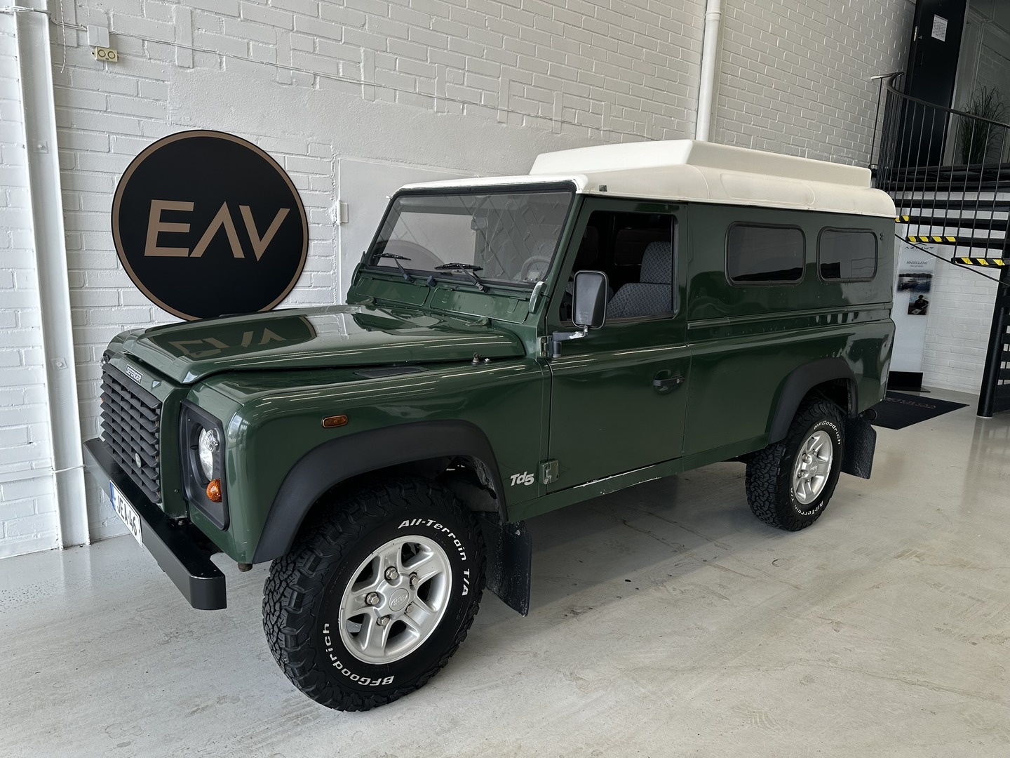 LAND ROVER Defender 2002