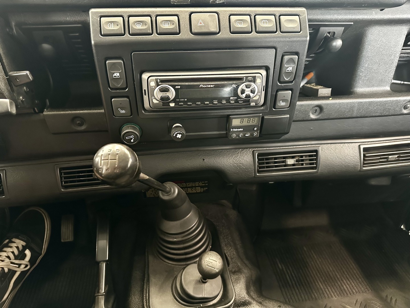 LAND ROVER Defender 2002