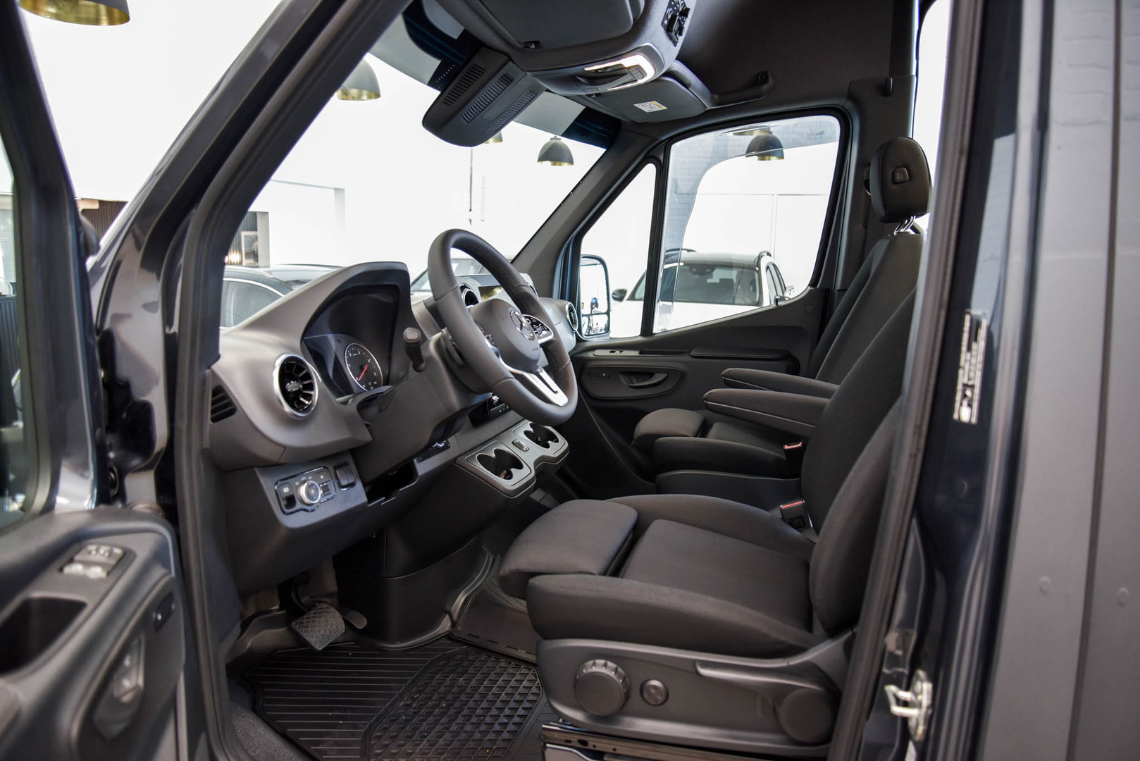 MERCEDES-BENZ Sprinter 2024