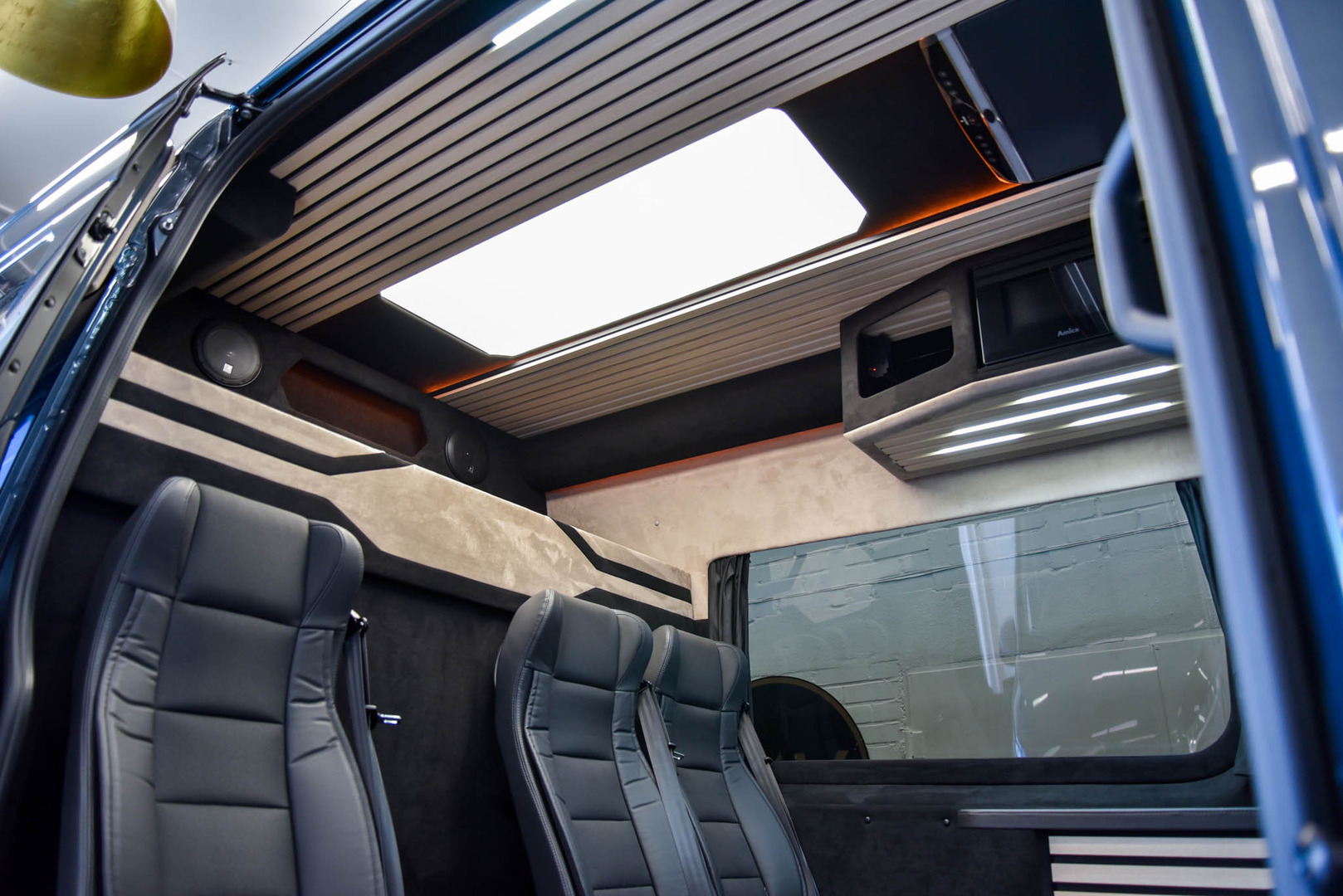 MERCEDES-BENZ Sprinter 2024