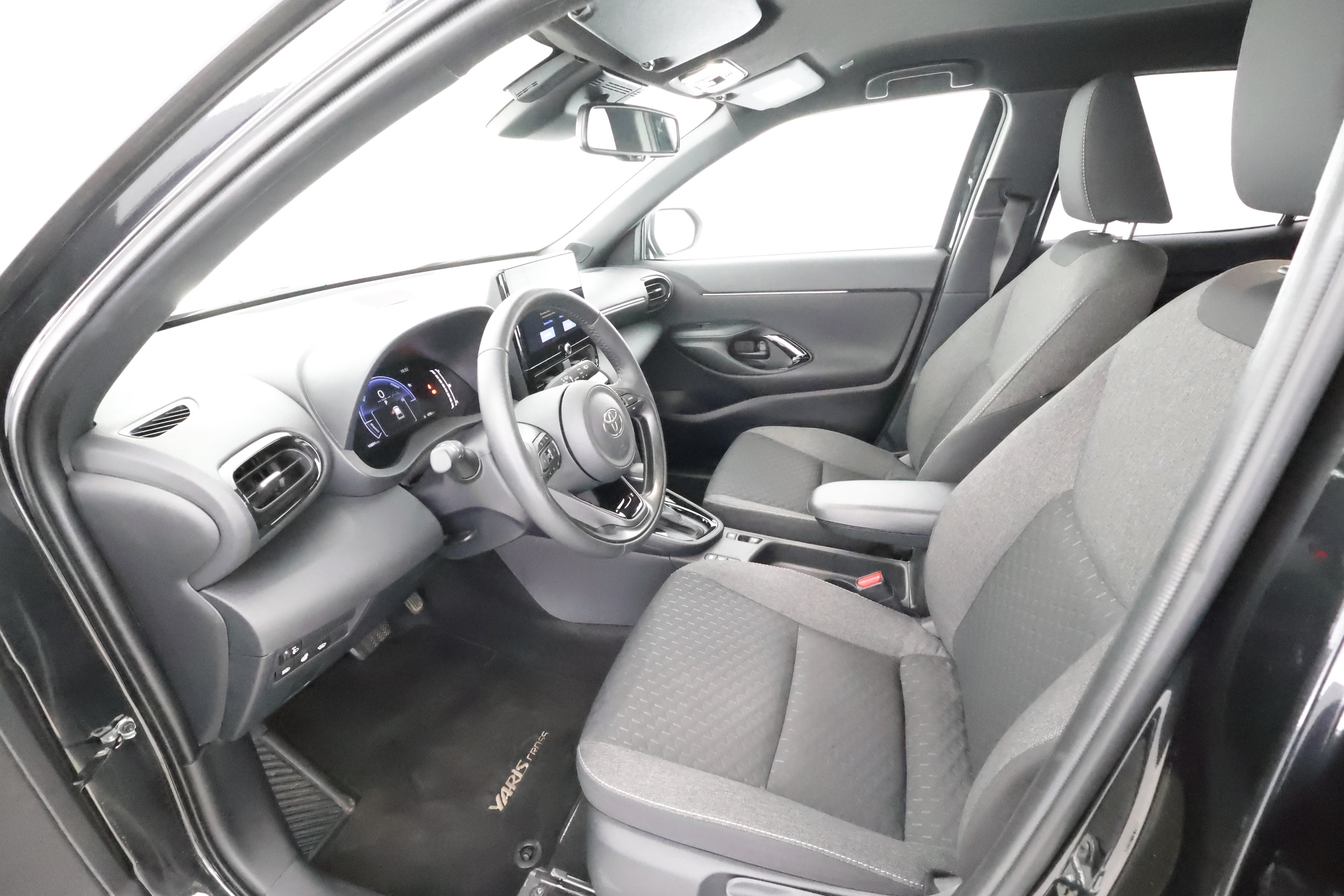 Toyota Yaris Cross 16
