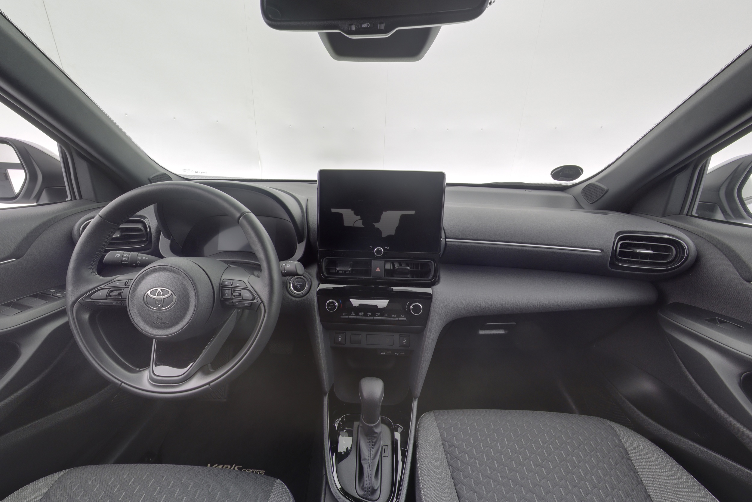TOYOTA Yaris Cross 10