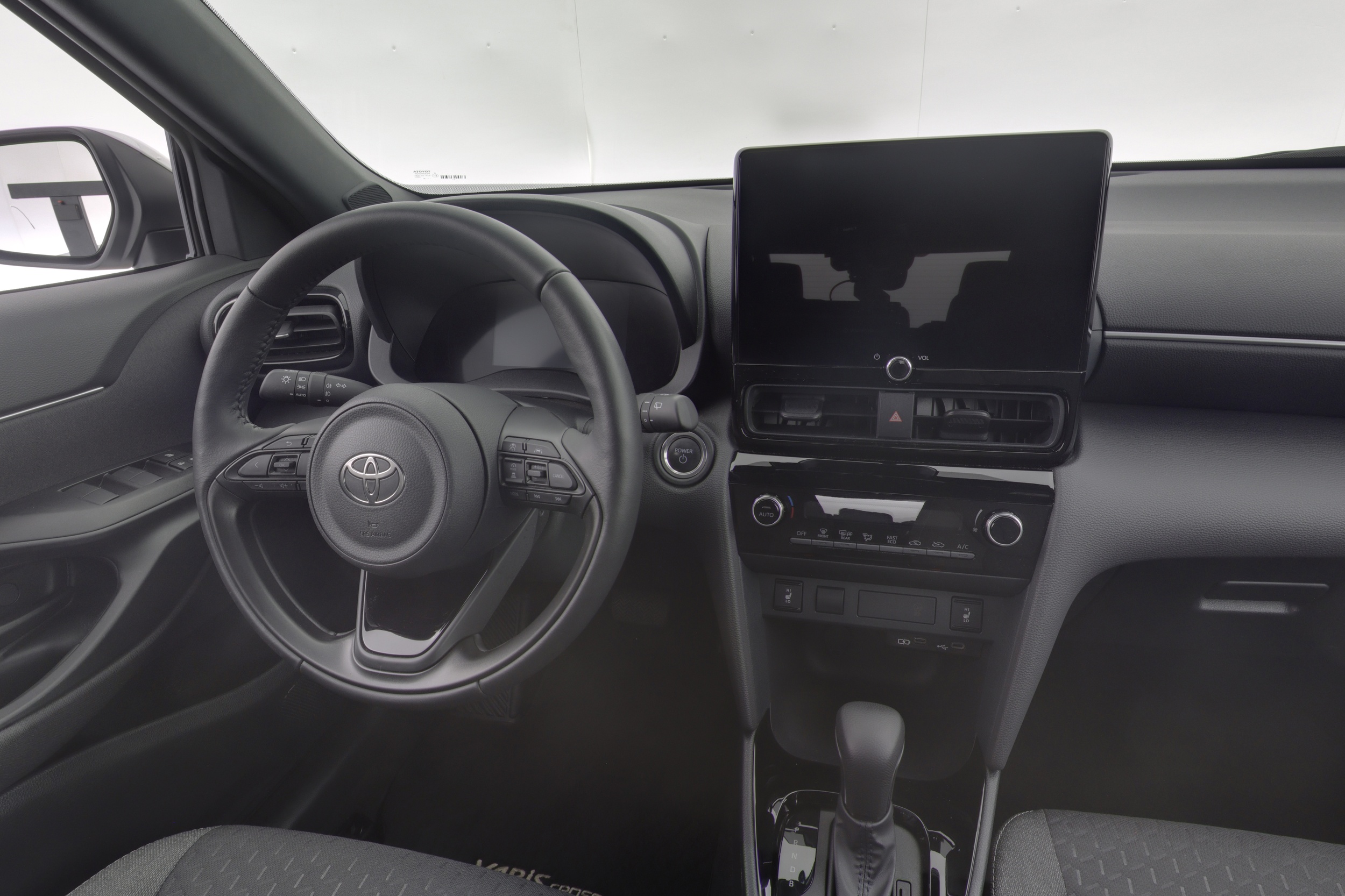 TOYOTA Yaris Cross 11