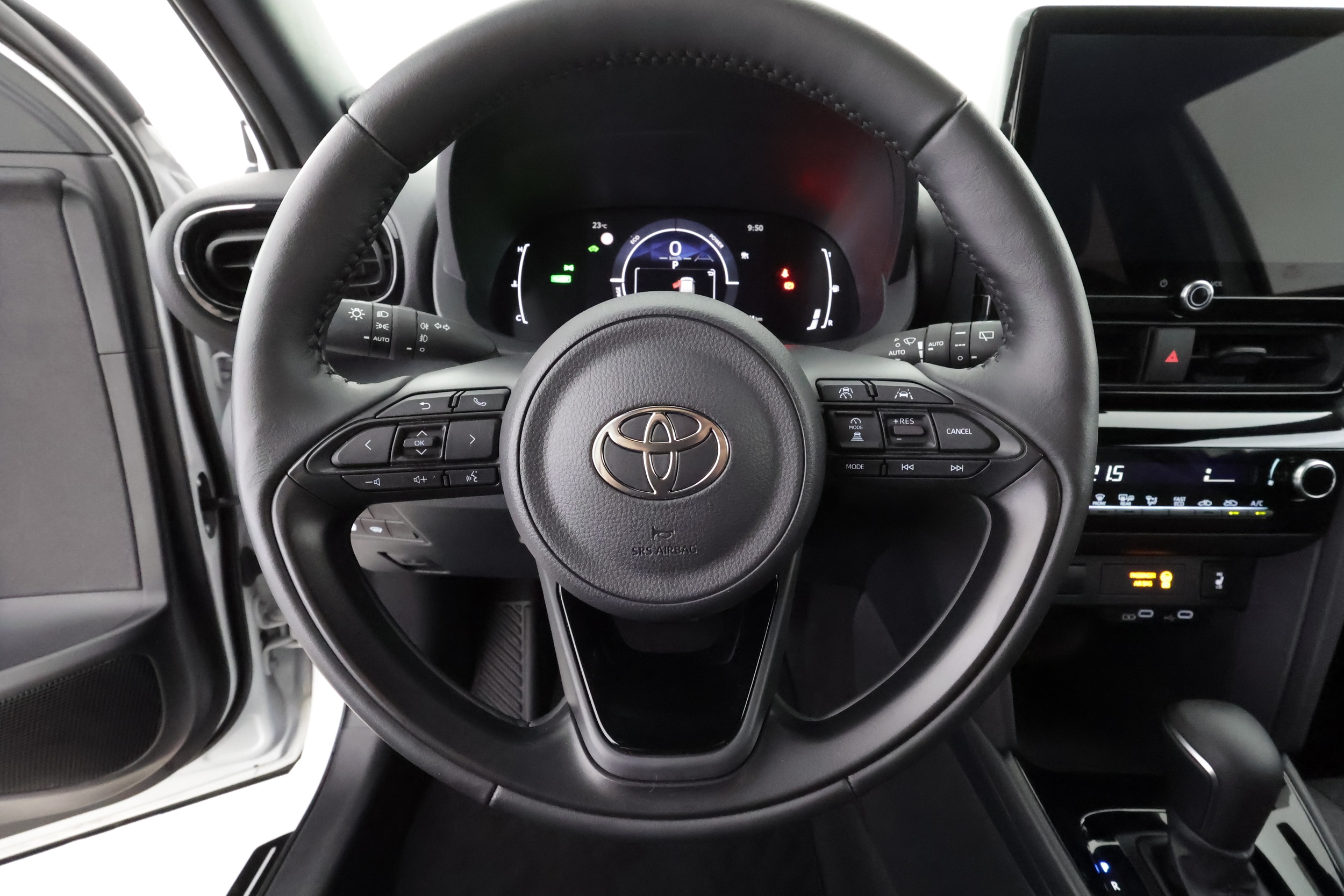 TOYOTA Yaris Cross 16