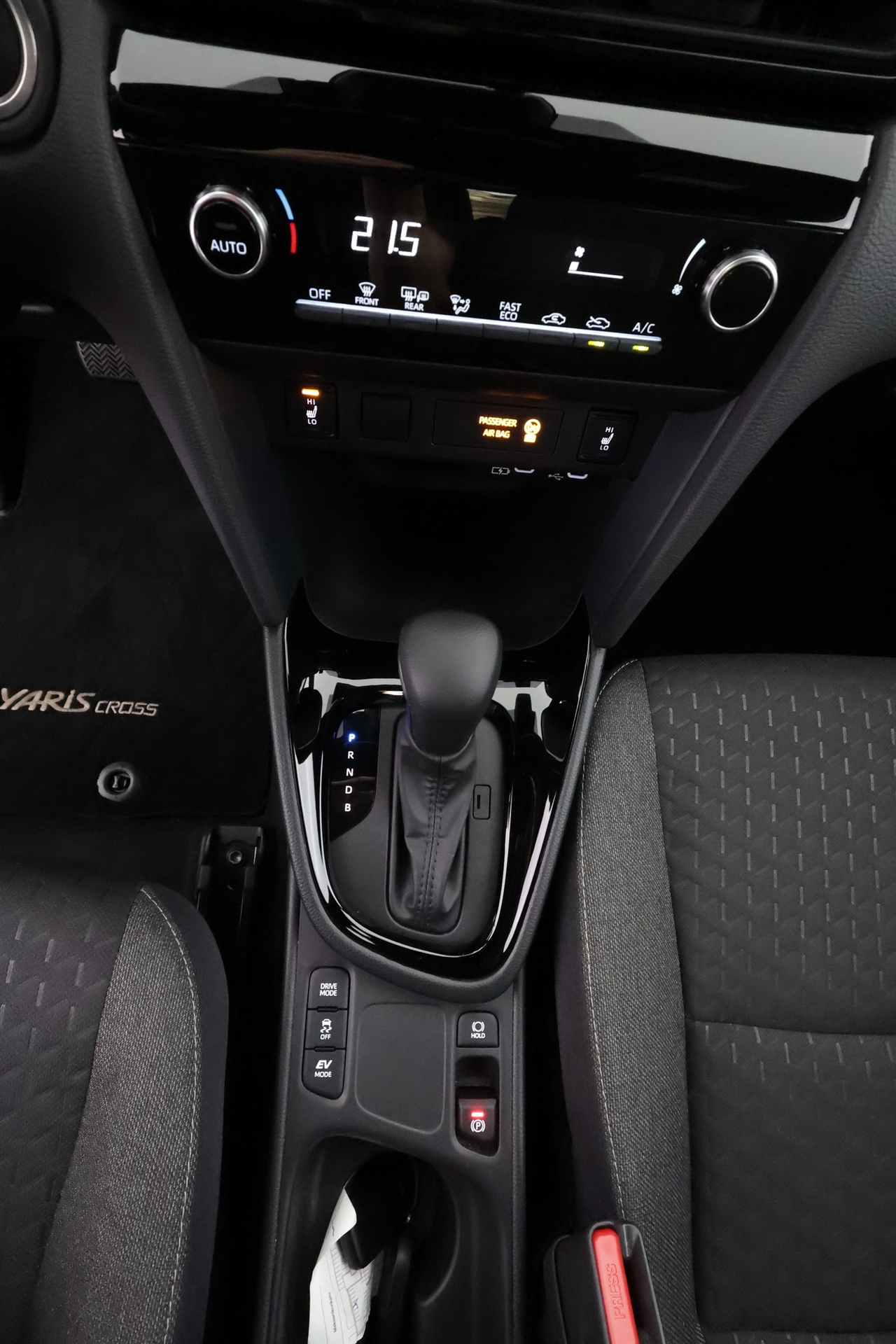 TOYOTA Yaris Cross 19