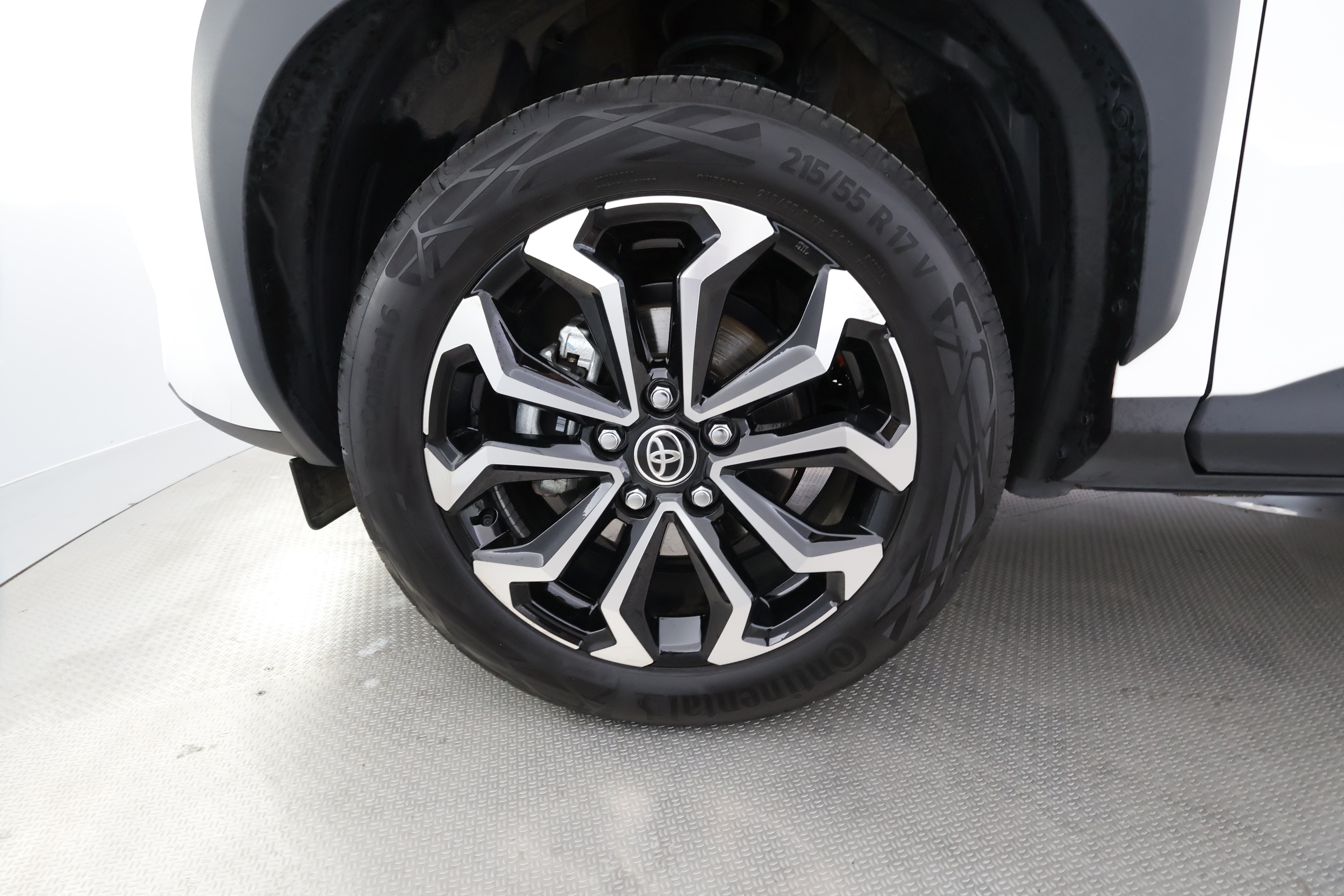 TOYOTA Yaris Cross 23