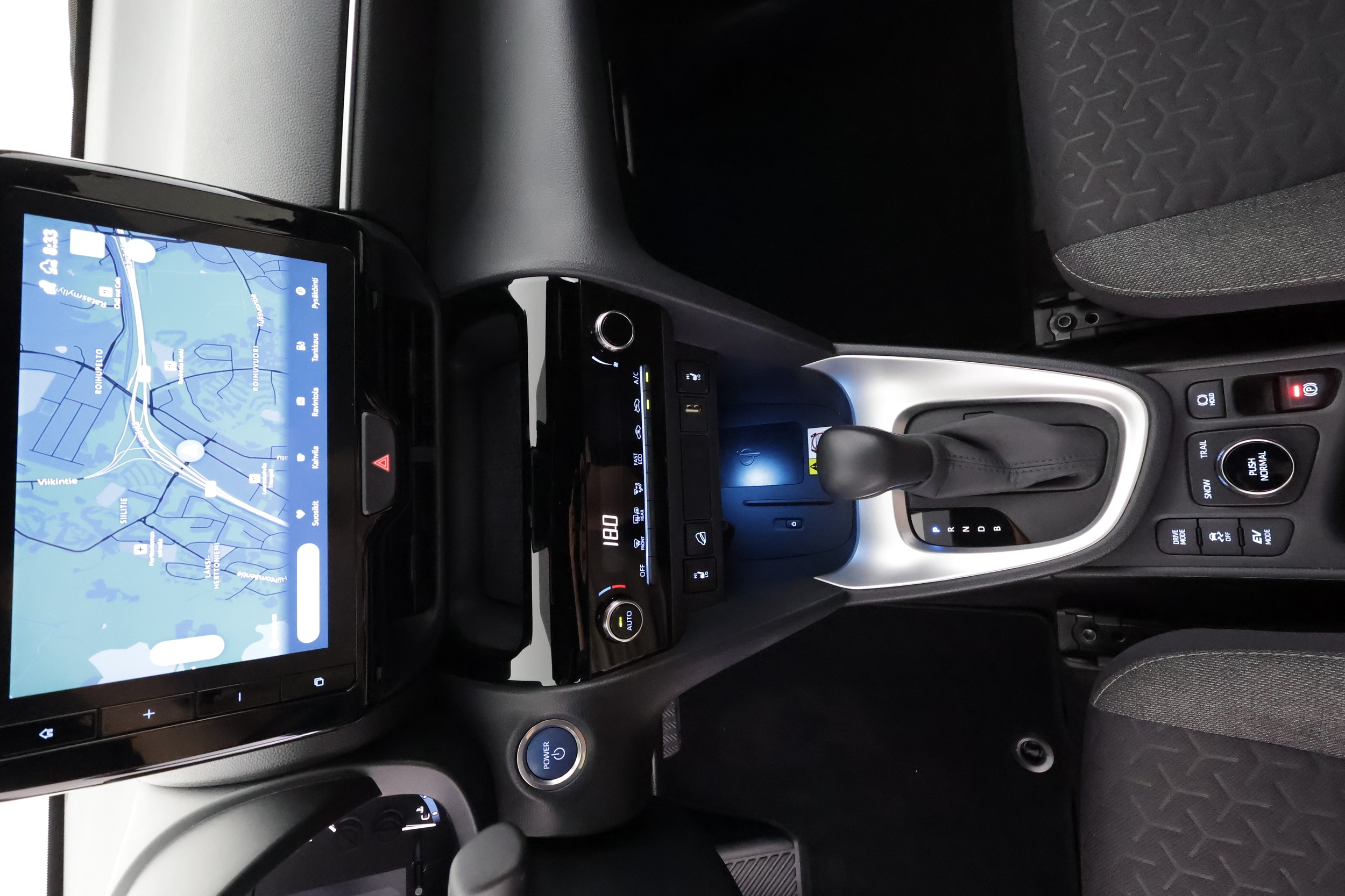 Toyota Yaris Cross 18