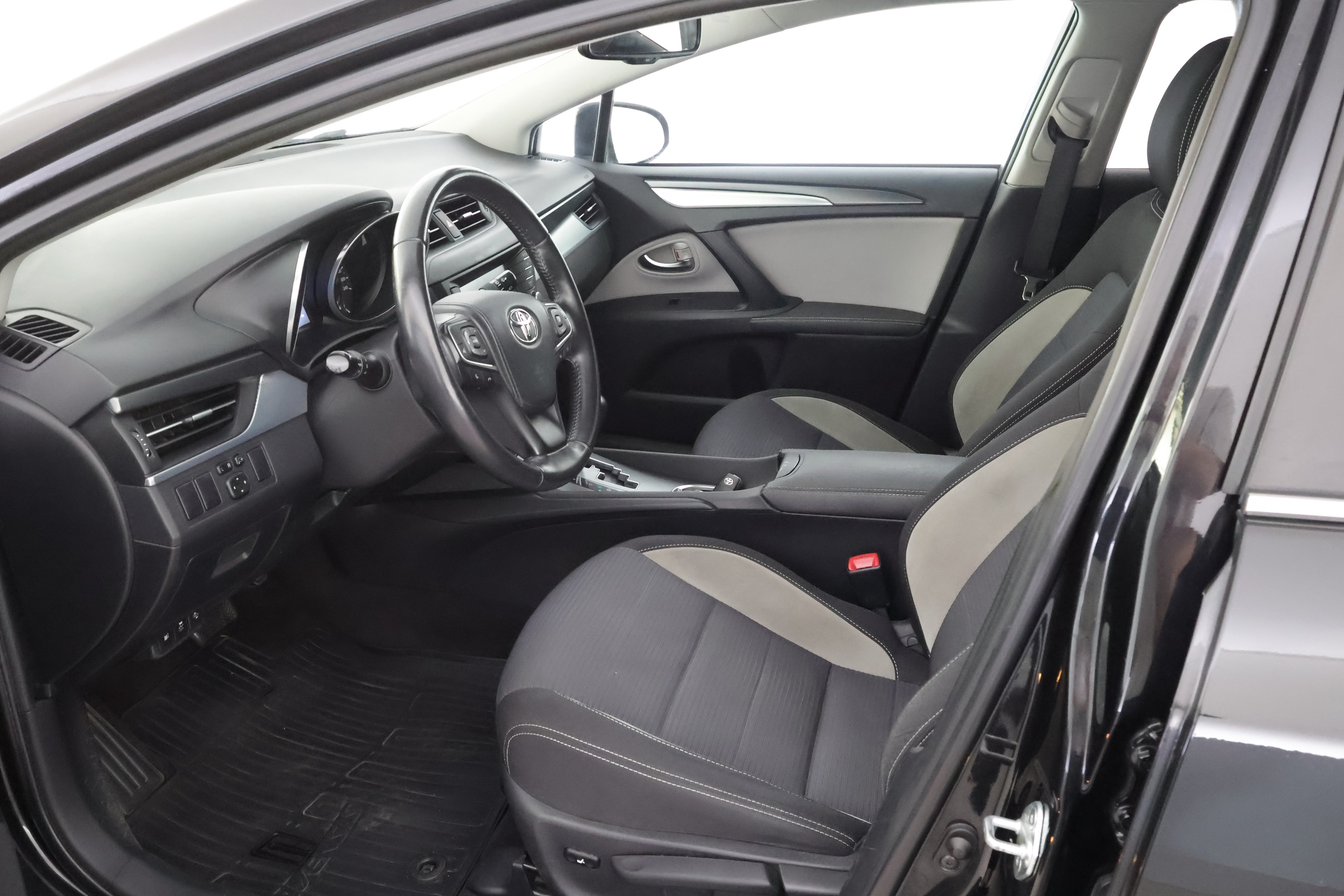 Toyota Avensis 11