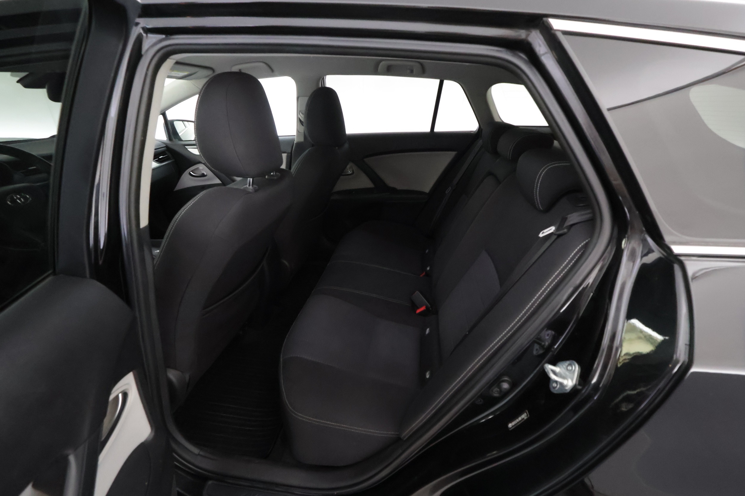 Toyota Avensis 17